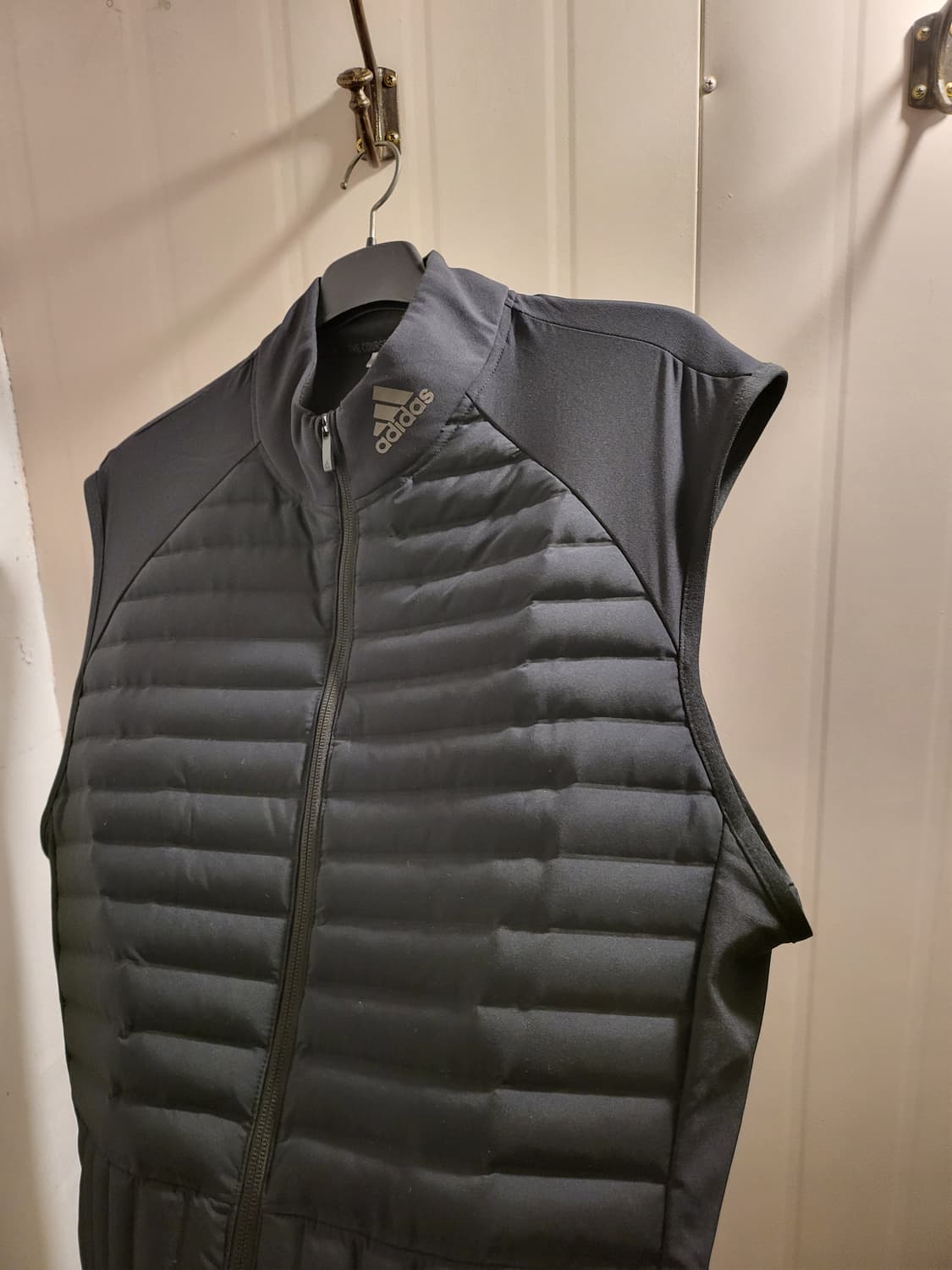 [110]아디다스 기능성 경량 패딩 조끼 블랙 상품이미지1