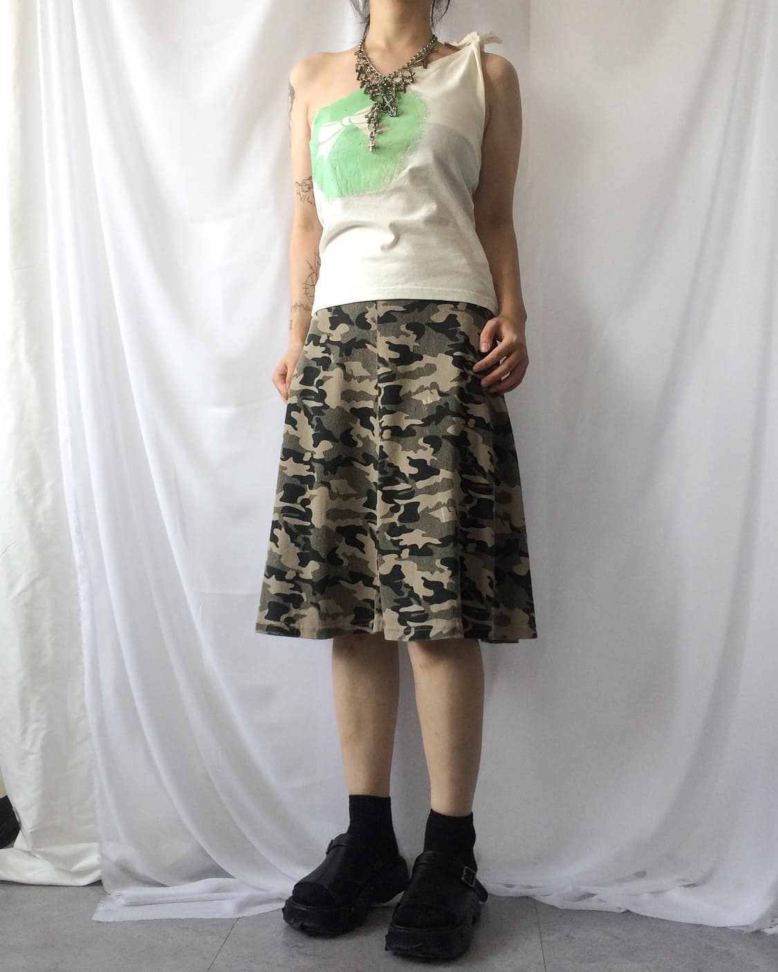 Ribbon printing one shoulder top 상품이미지1