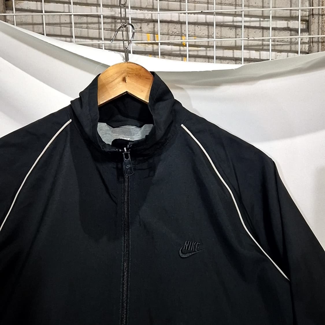 나이키 자수로고 바람막이 상품이미지2