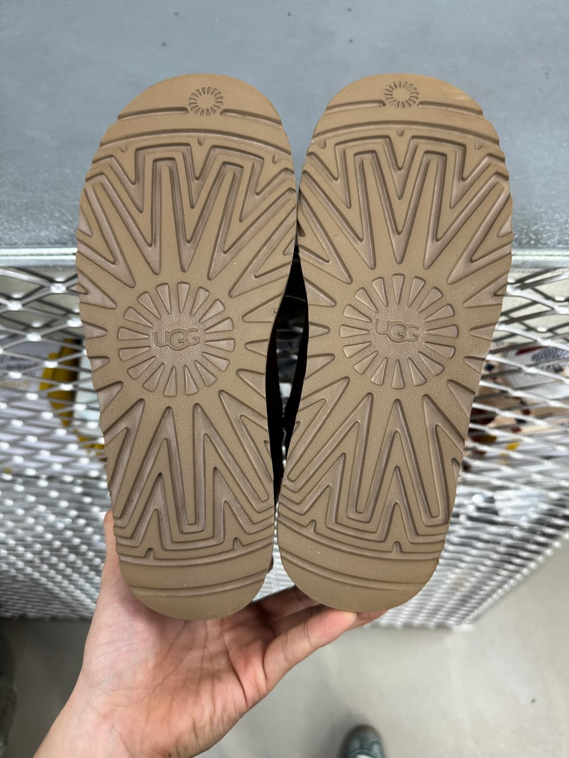 어그 클래식 플랫폼 미니 240 상품이미지8