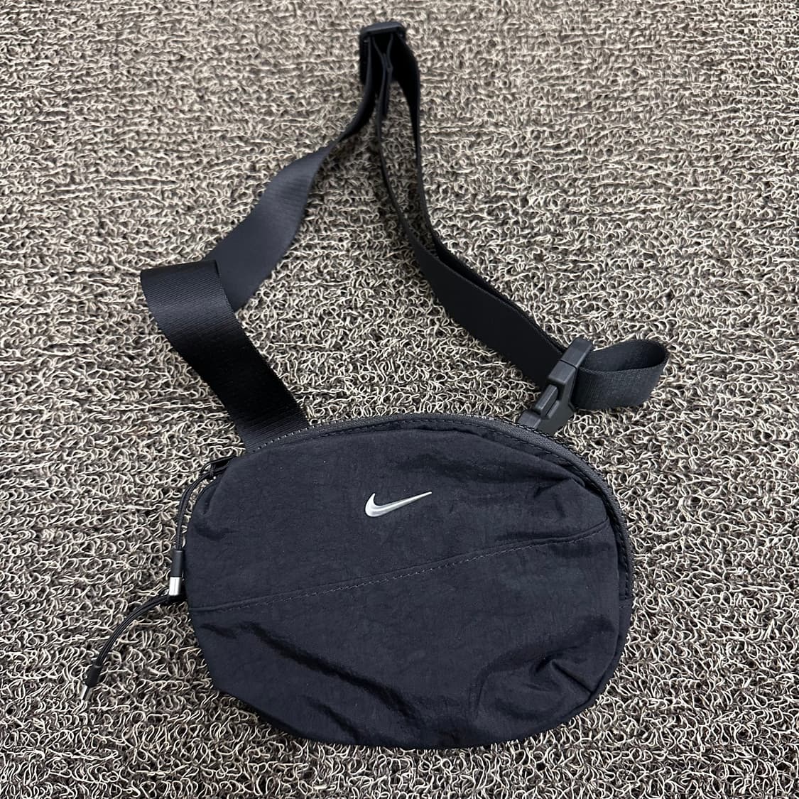 NIKE 나이키 아우라 크로스바디 힙색 가방 블랙 상품이미지2