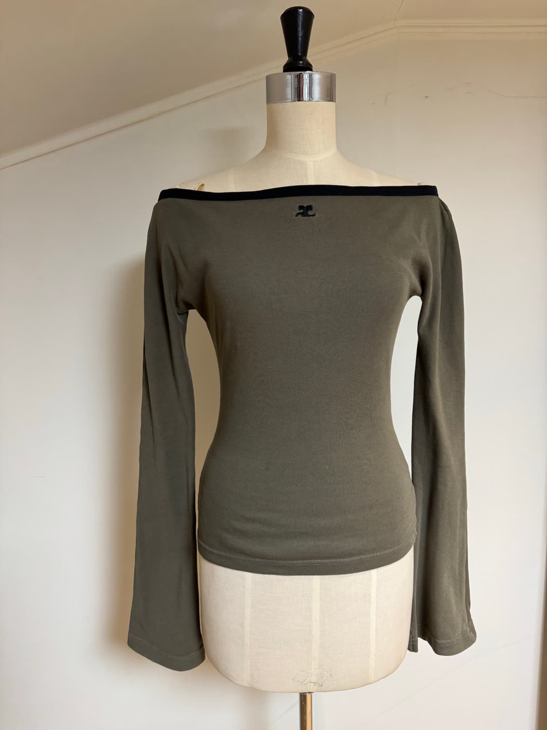 꾸레쥬 오프숄더 긴팔 티셔츠 XS 사이즈 상품이미지1