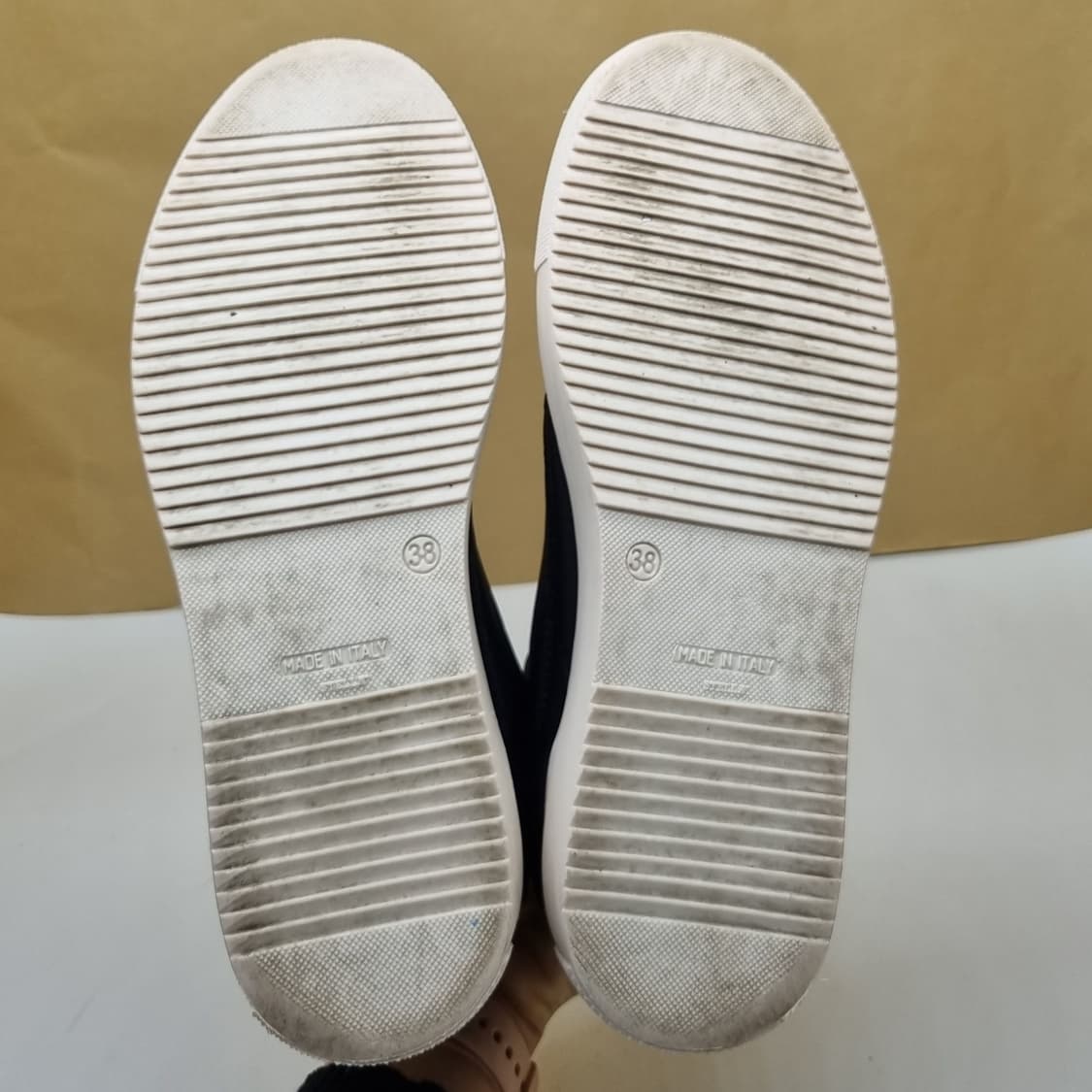 슈콤마보니 가죽스니커즈38 250. 상품이미지3