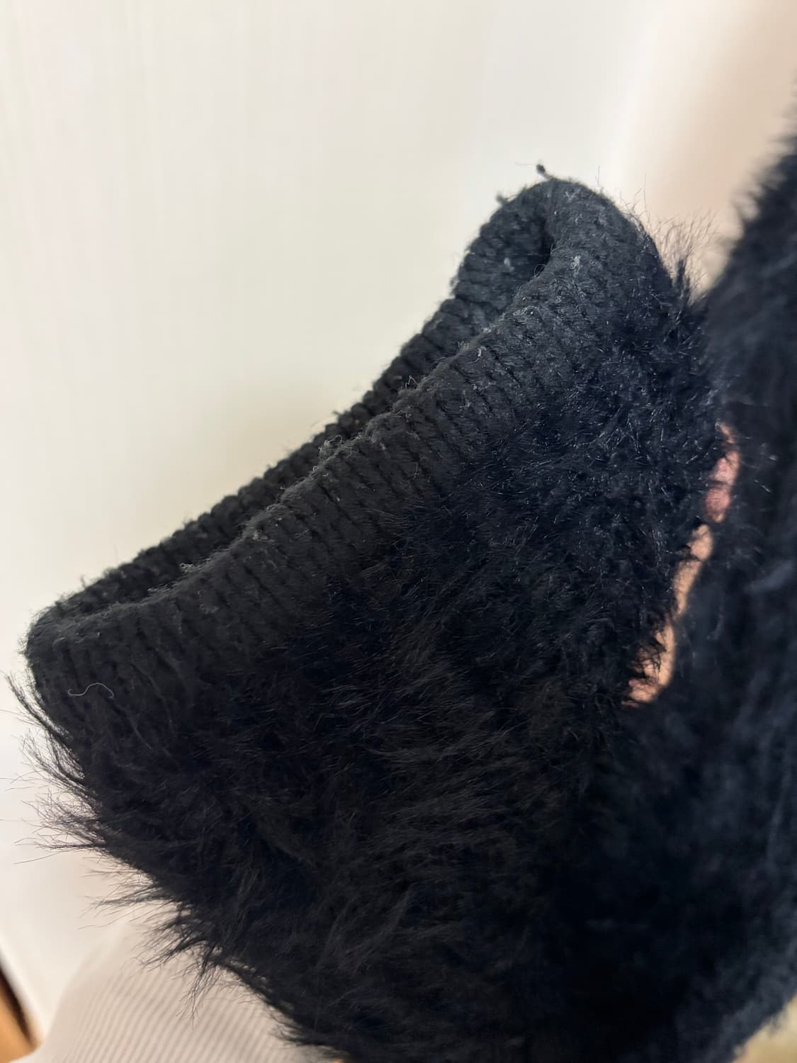 낫띵에브리띵 VEGAN FUR KNIT JACKET IN BLACK 상품이미지6