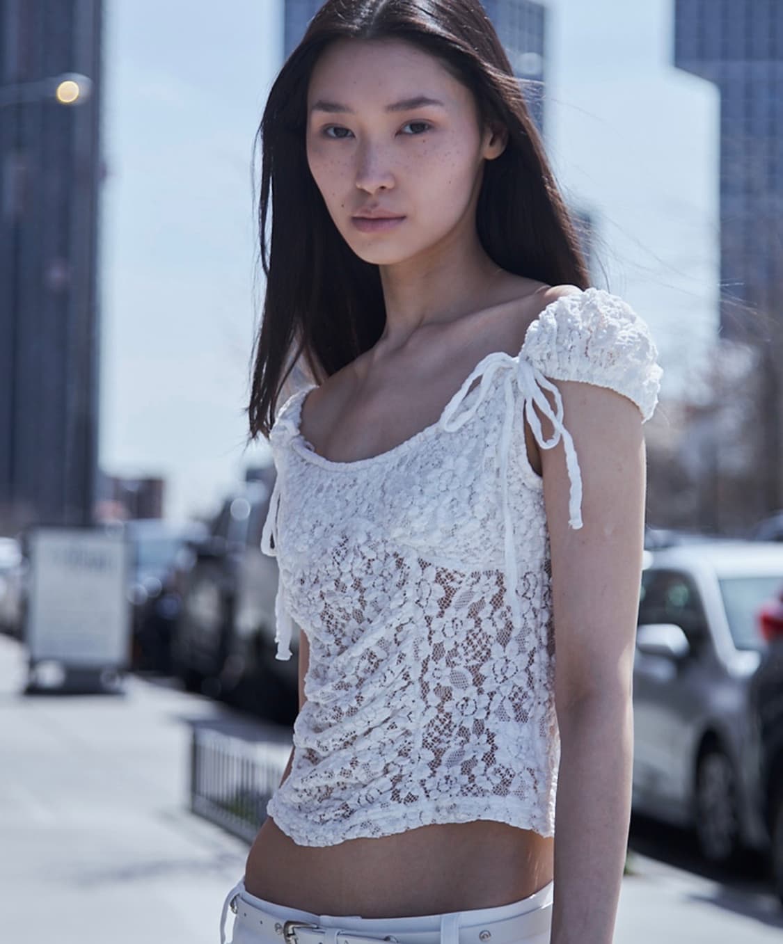 LACE CREASE SHIRRING HALF TOP 세릭 레이스탑 상품이미지1