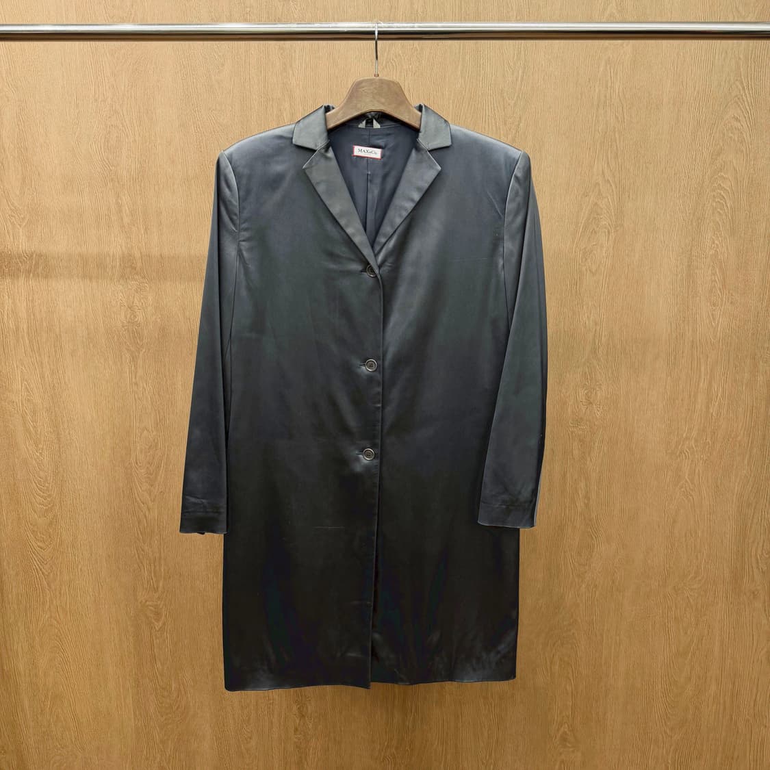 막스앤코 싱글 코트 테일러드 카라 버튼 클로징 슬림 실루엣 디테일 블랙 상품이미지2