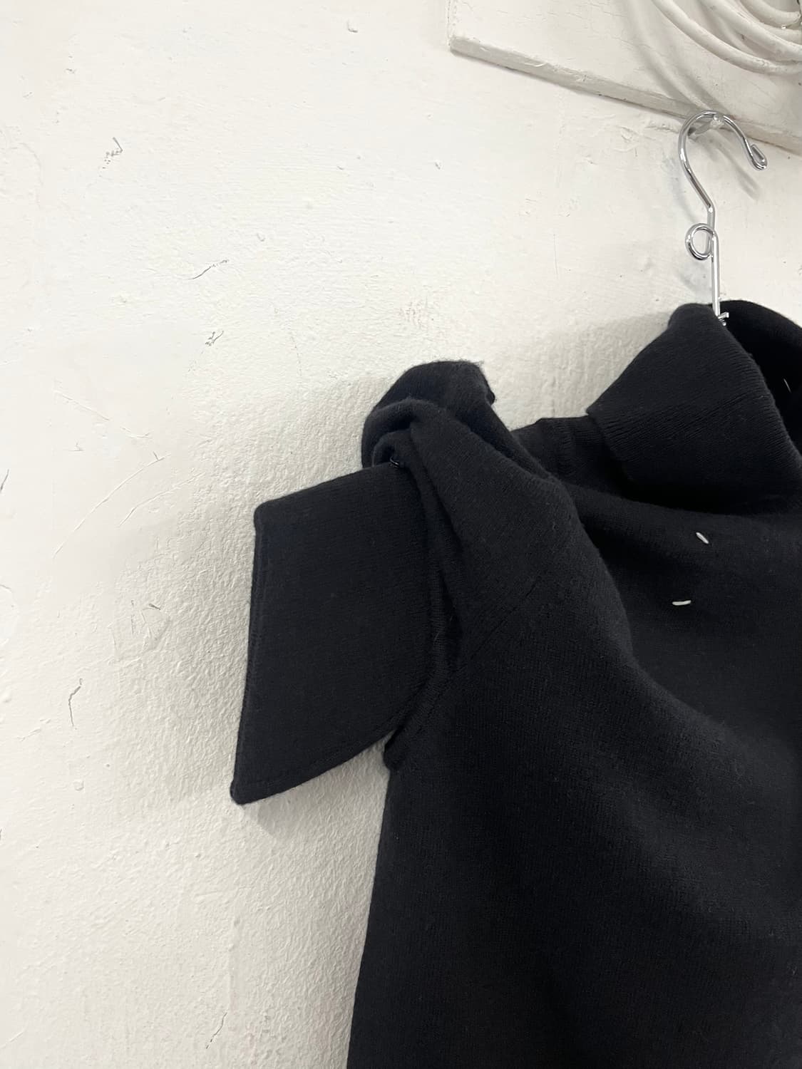 마틴 마르지엘라 2008FW 컬렉션 아카이브 파워 숄더 폴라 니트 상품이미지4