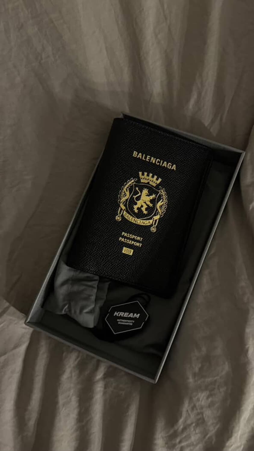 발렌시아가 패스포트 지갑 상품이미지1