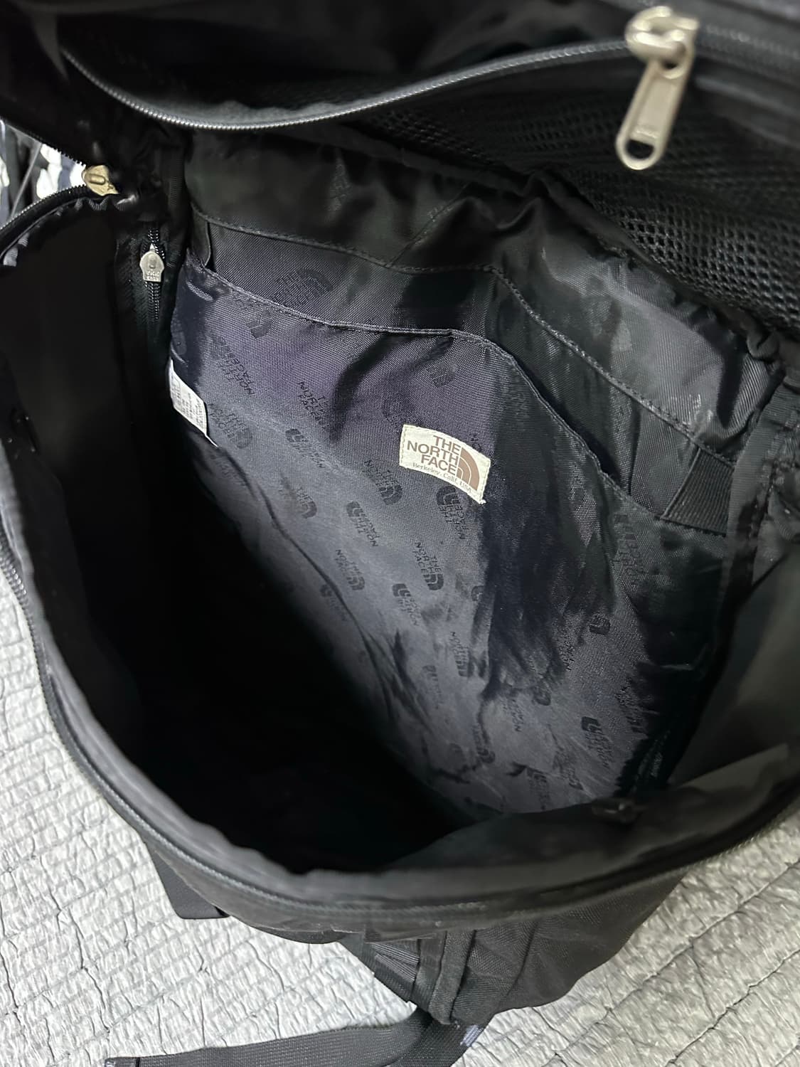 노스페이스 블랙 백팩 가방 상품이미지3