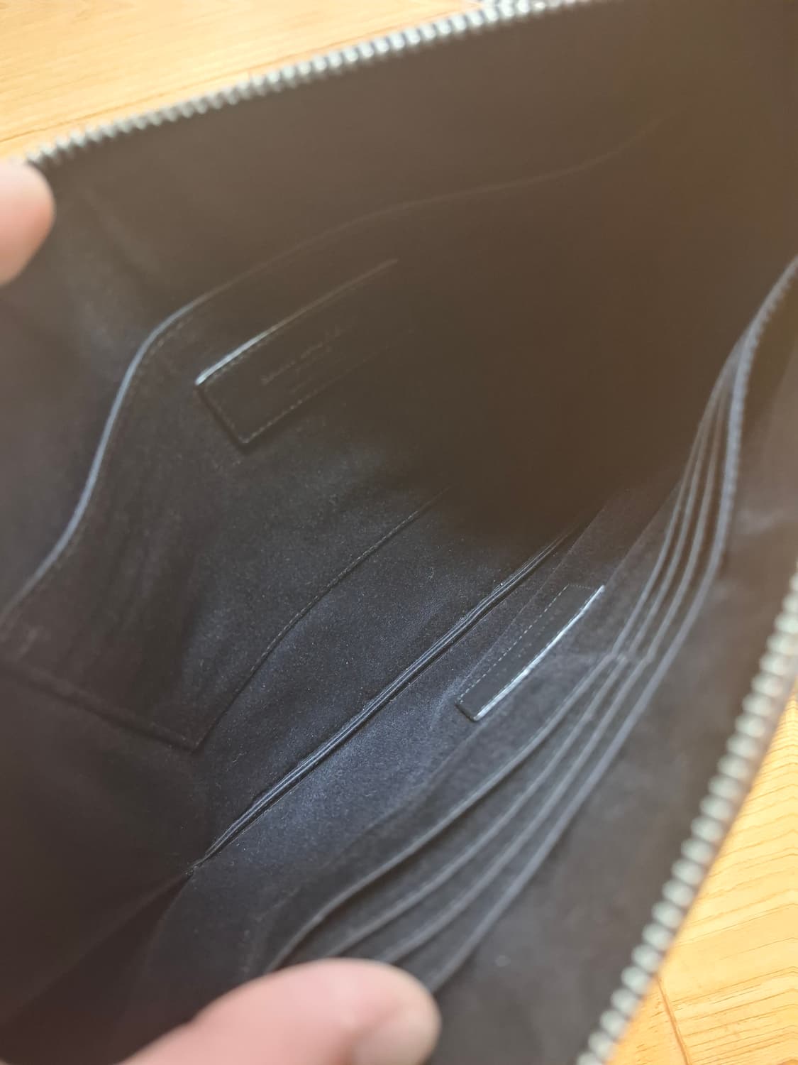 생로랑 모노그램 레더 클러치백 상품이미지5