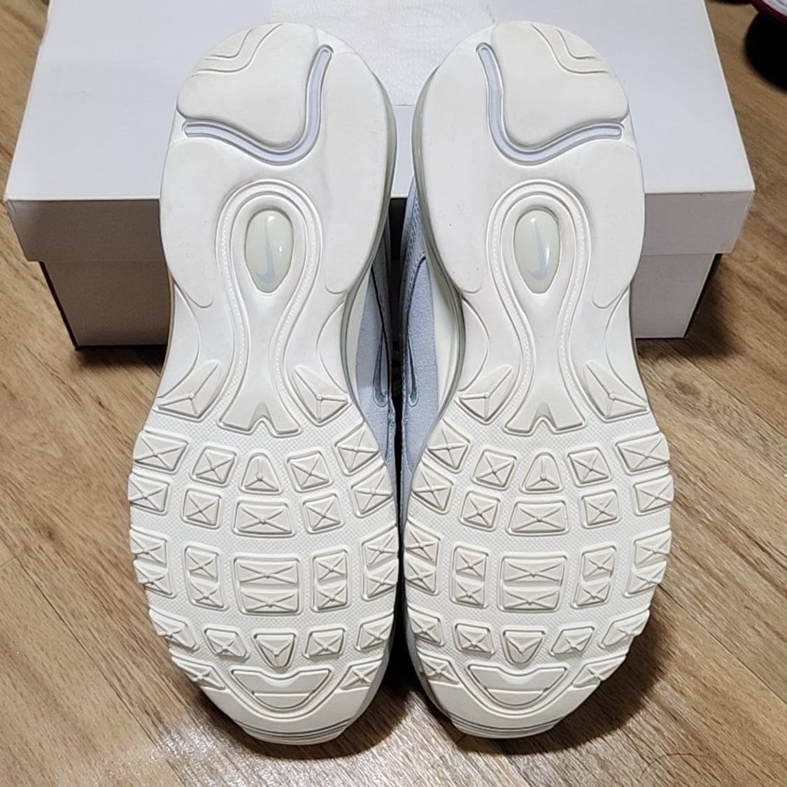 나이키 에어맥스97 275 퓨어플레티넘 세일 상품이미지6