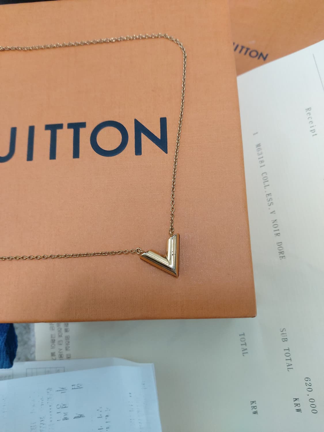 루이비통 에센셜 V 목걸이 상품이미지2