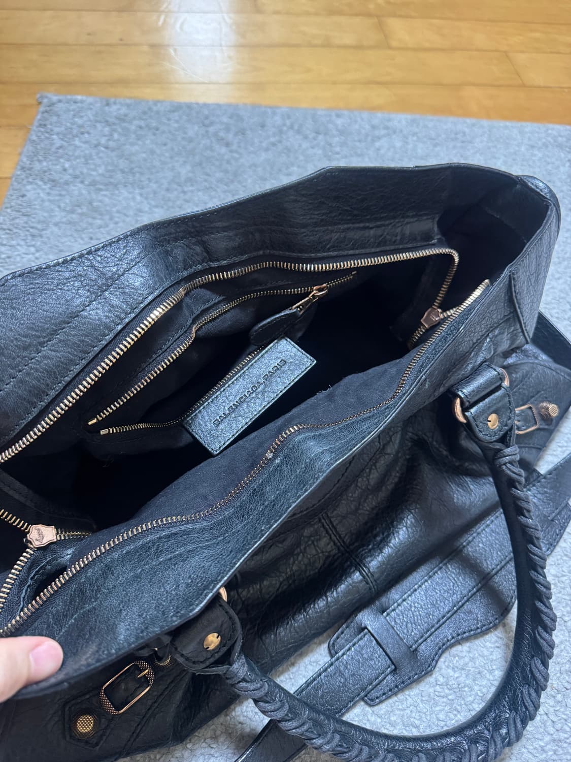 발렌시아가 블랙 가죽 모터백 파트타임 상품이미지6