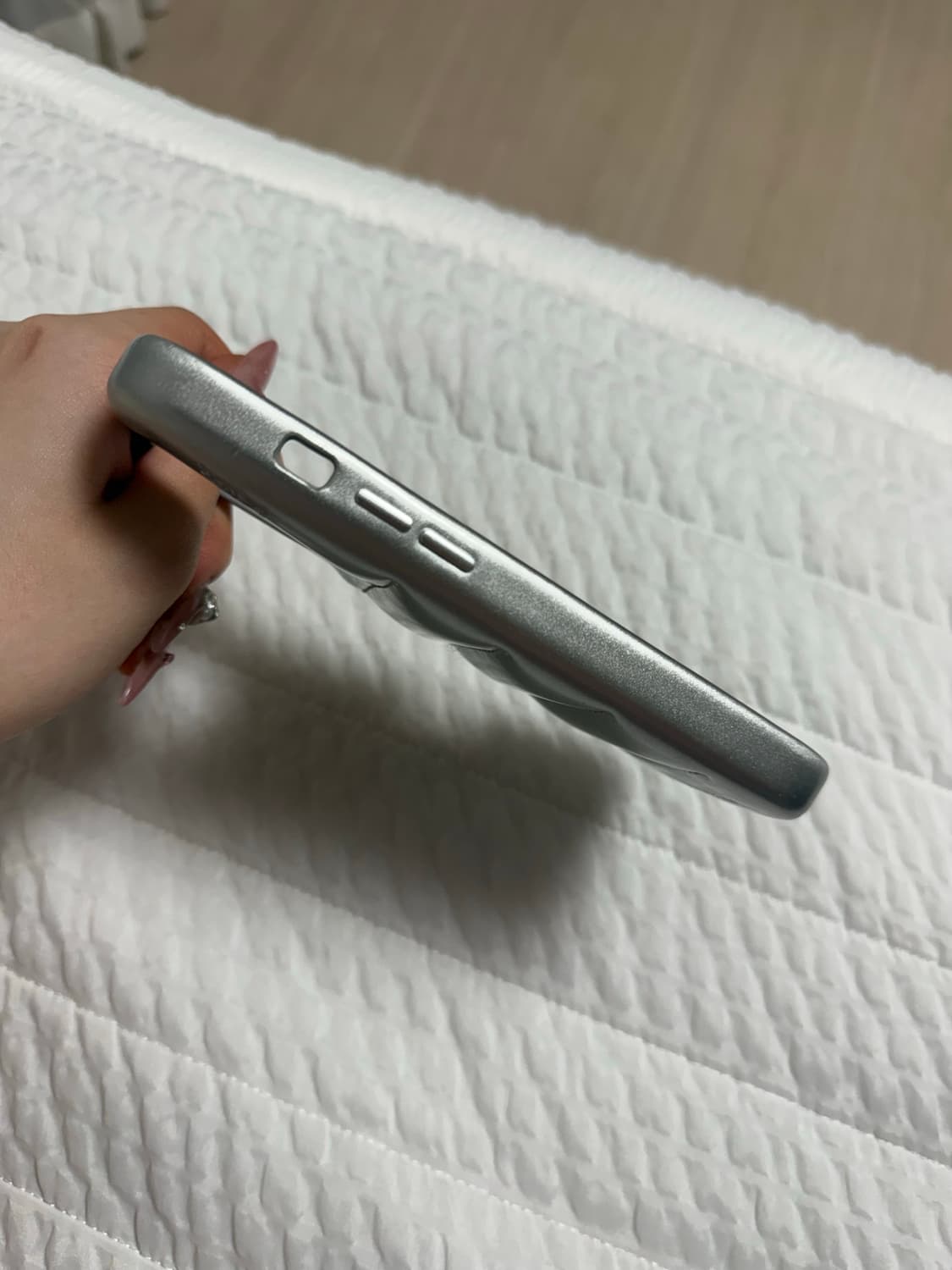 아이폰16프로 어반소피스티케이션 케이스 크롬 실버 상품이미지6