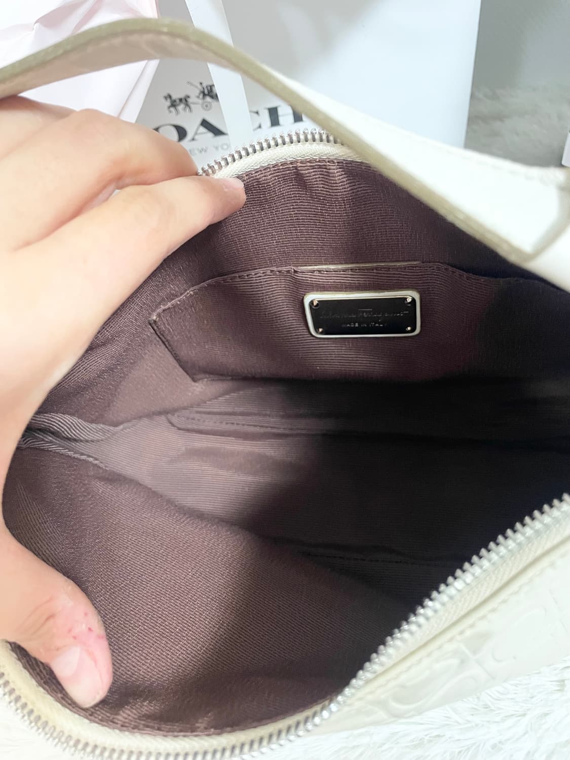 페라가모 화이트 토트백 숄더백 상품이미지6