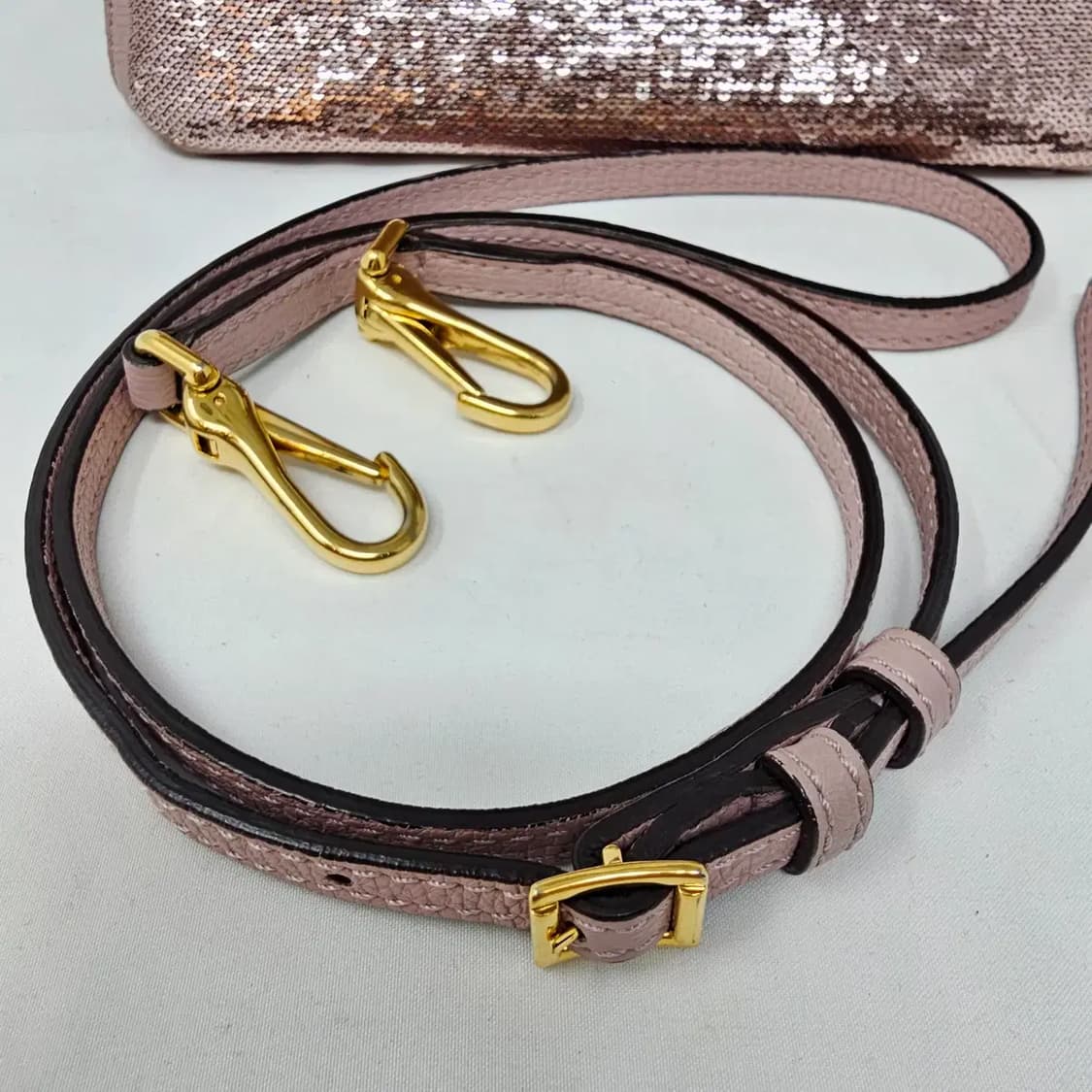 정품 버버리 하우스 체크 배너백 스몰 (스팽글 레더) 상품이미지6