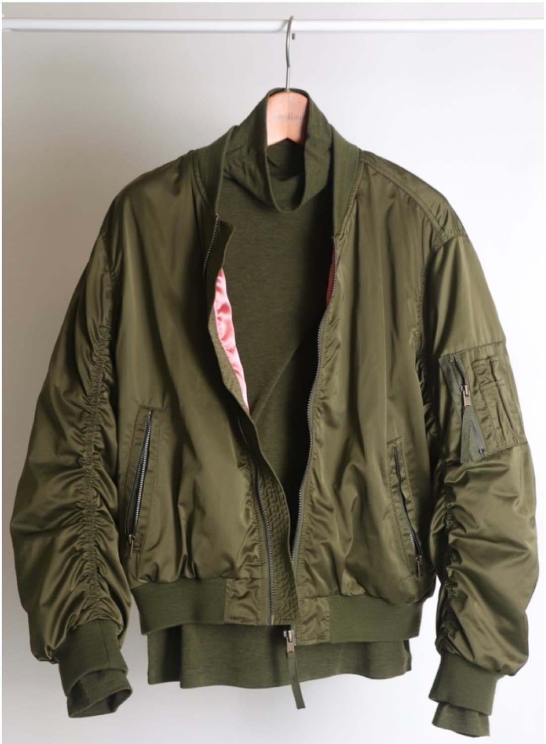 비꼴리끄 뒷판 자수 자켓 상품이미지1