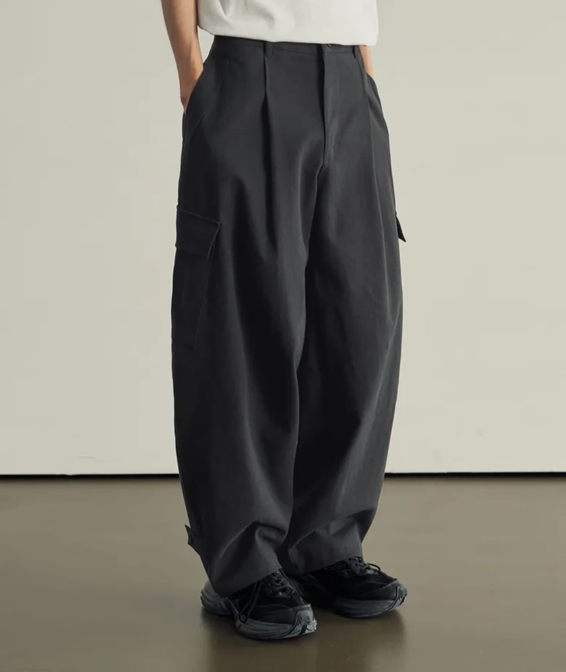 시즈X데일리룸 벌룬 레그 밀 와이드 카고 팬츠 차콜 상품이미지1