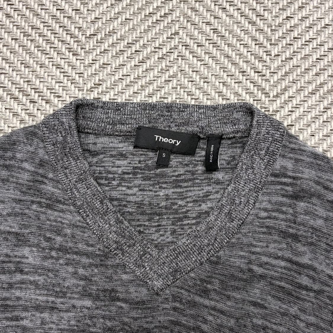 띠어리 브이넥 니트 v1006 상품이미지5