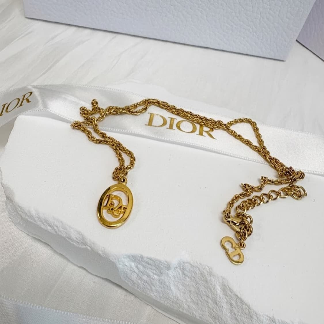 👑 [강추!!] 디올 빈티지 오벌 메달리온 로고 목걸이 💖✨ 상품이미지1