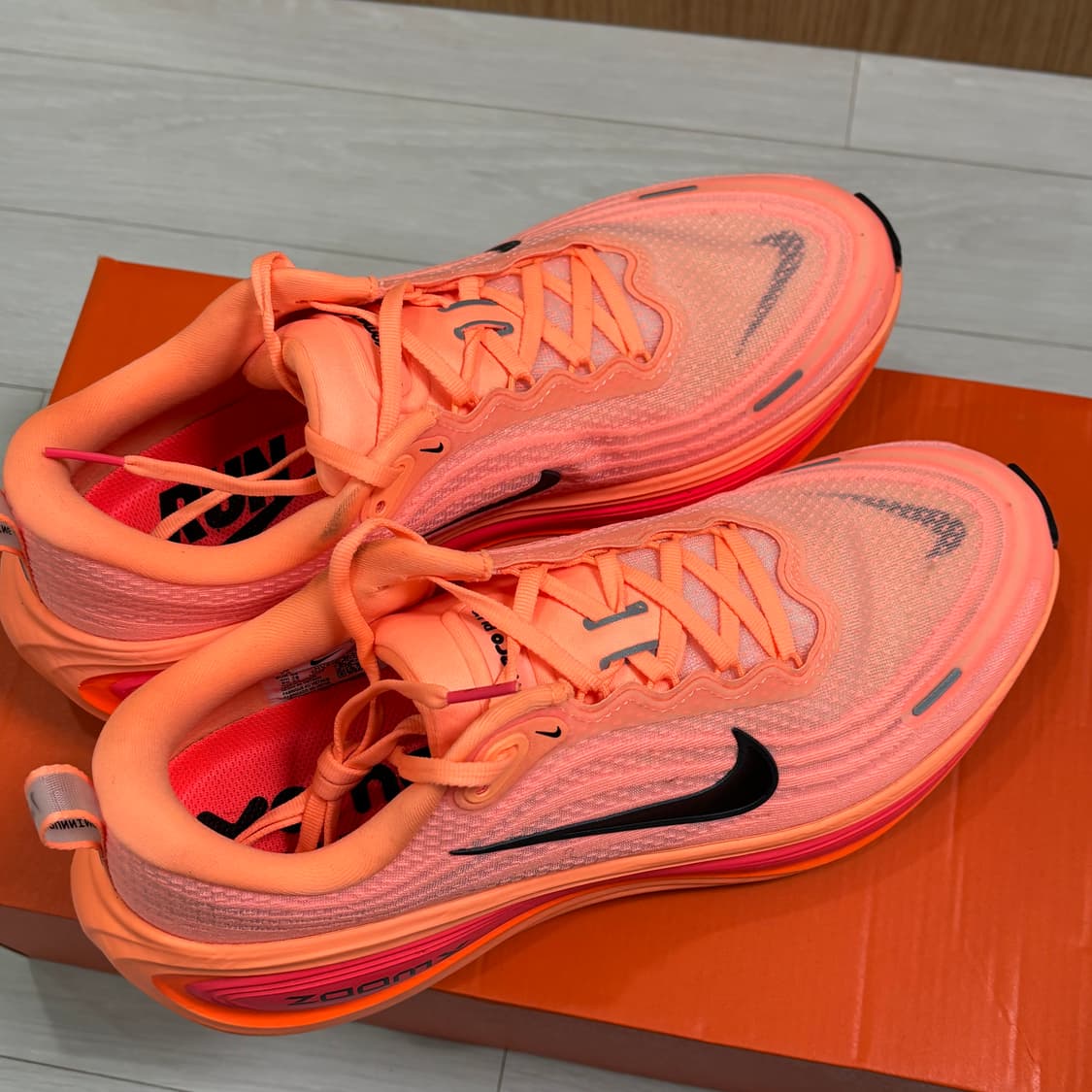 (280) 나이키 보메로 플러스 오렌지 펄스 핫 라바 상품이미지3