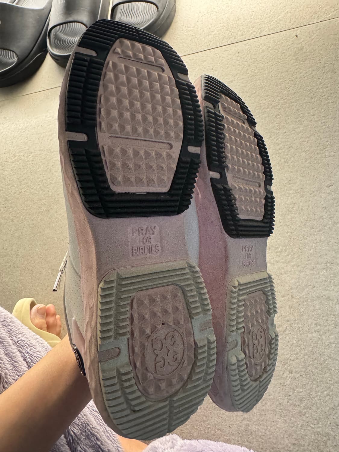 지포어 458000원 정품 제품  us9.5 (260인사람이 신었어요)  상품이미지2