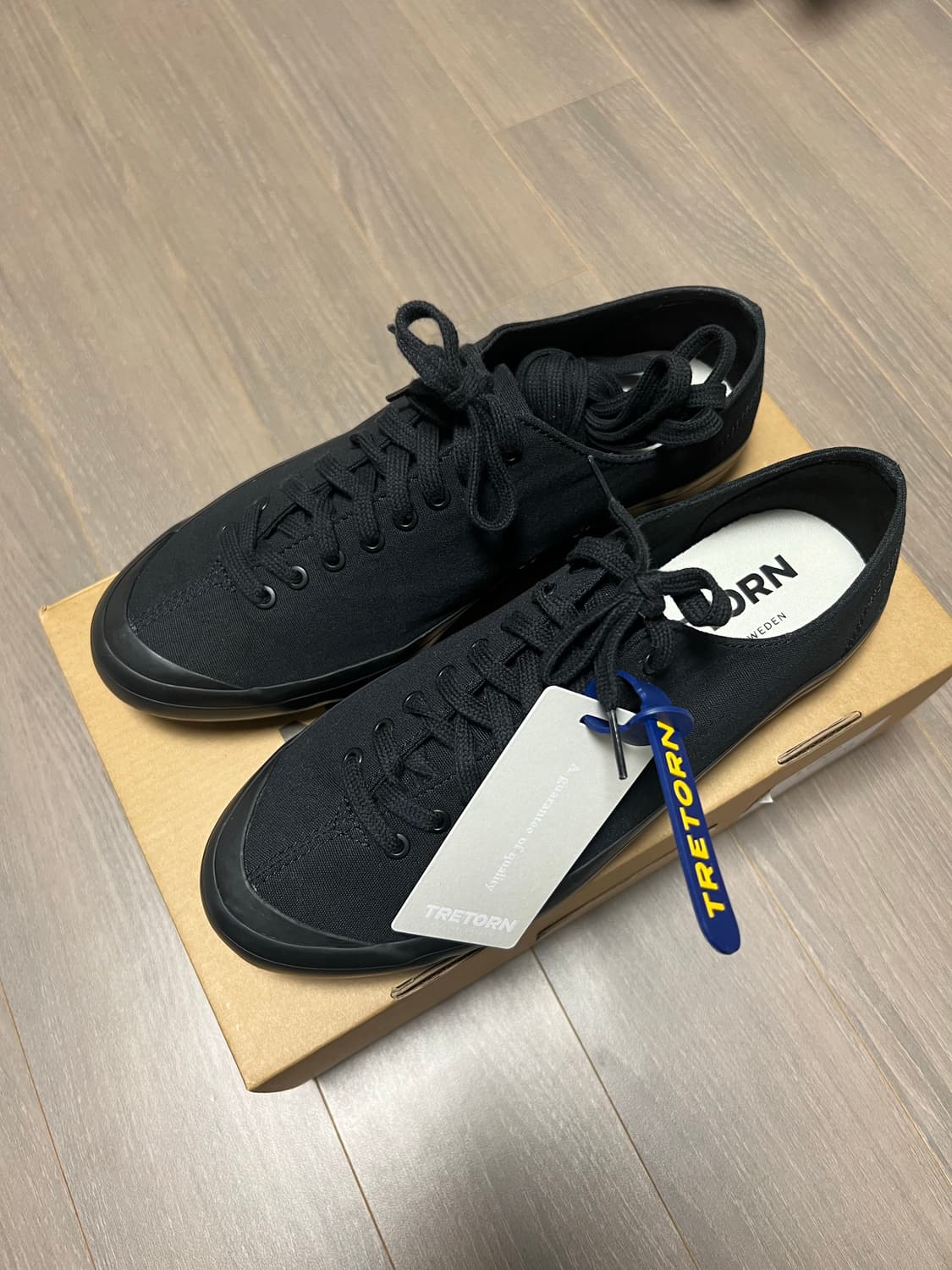 트레통 블랙 캔버스 스니커즈 270 상품이미지1