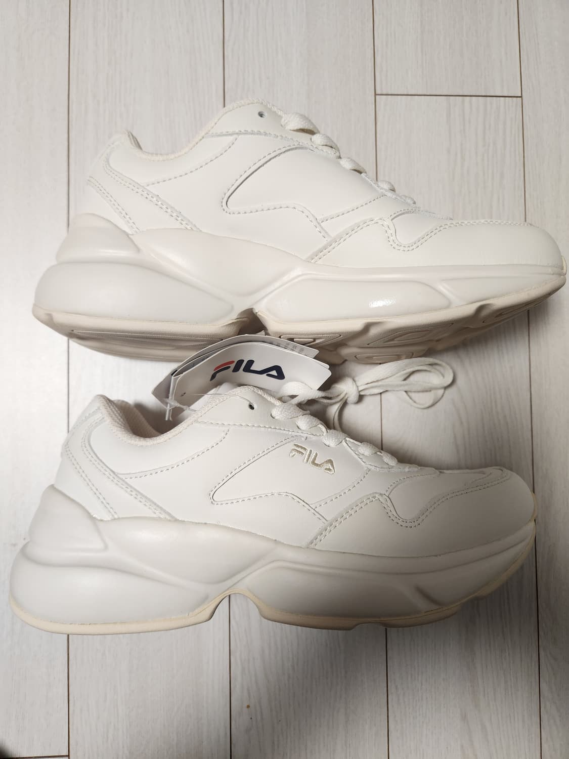 택 새상품) 휠라 운동화 딜레이션 어글리 슈즈 사이즈230

여러 중고사 상품이미지4