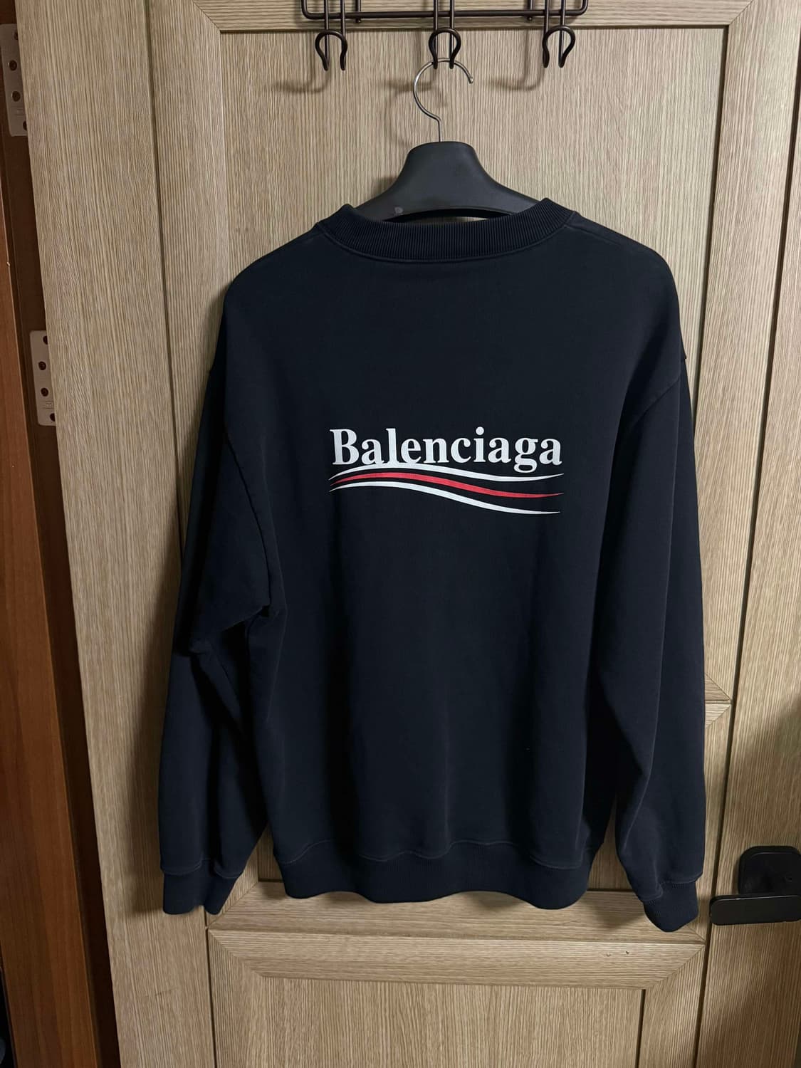 발렌시아가 웨이브로고 맨투맨 블랙 L 상품이미지2