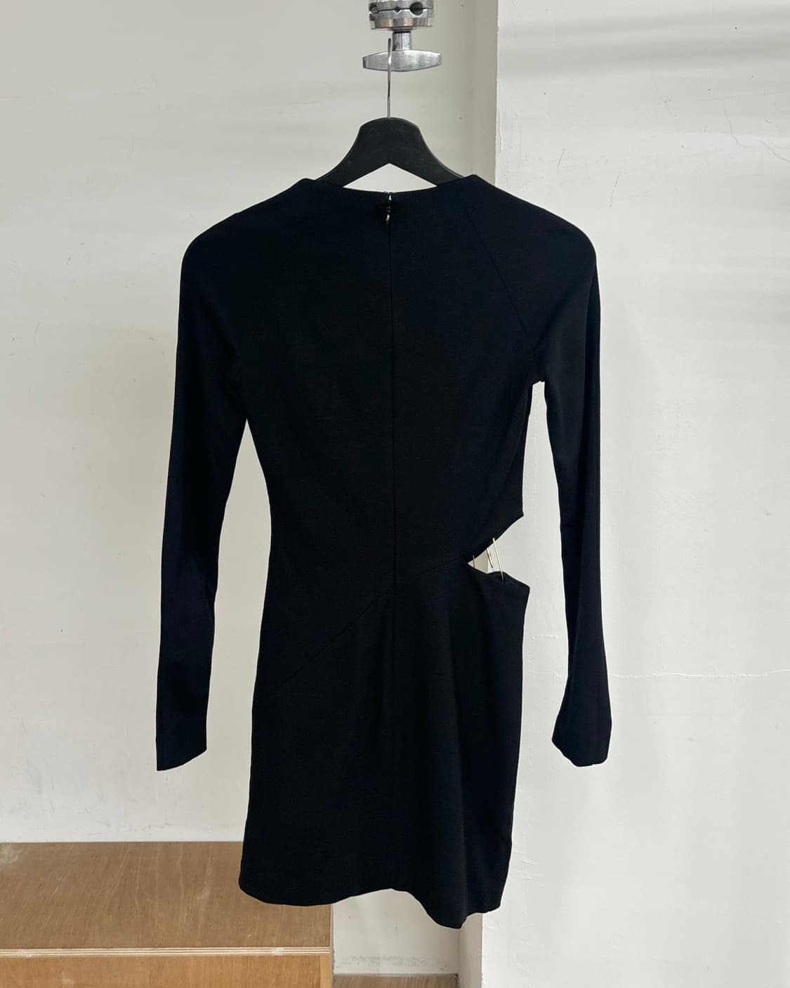 베르사체 블랙 세이프티 핀 드레스 상품이미지6