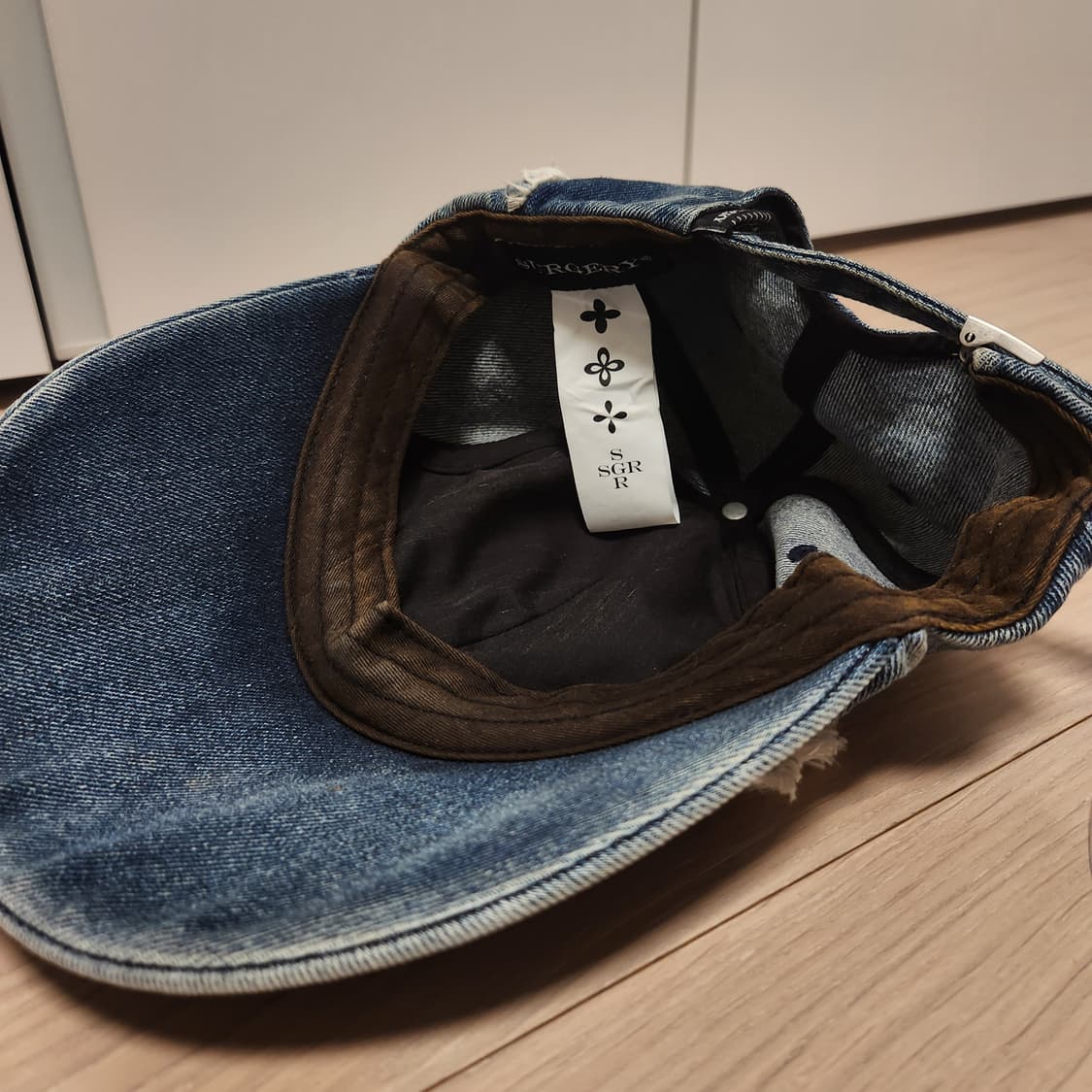 써저리 클로버 패치 데님 캡 블루 상품이미지3