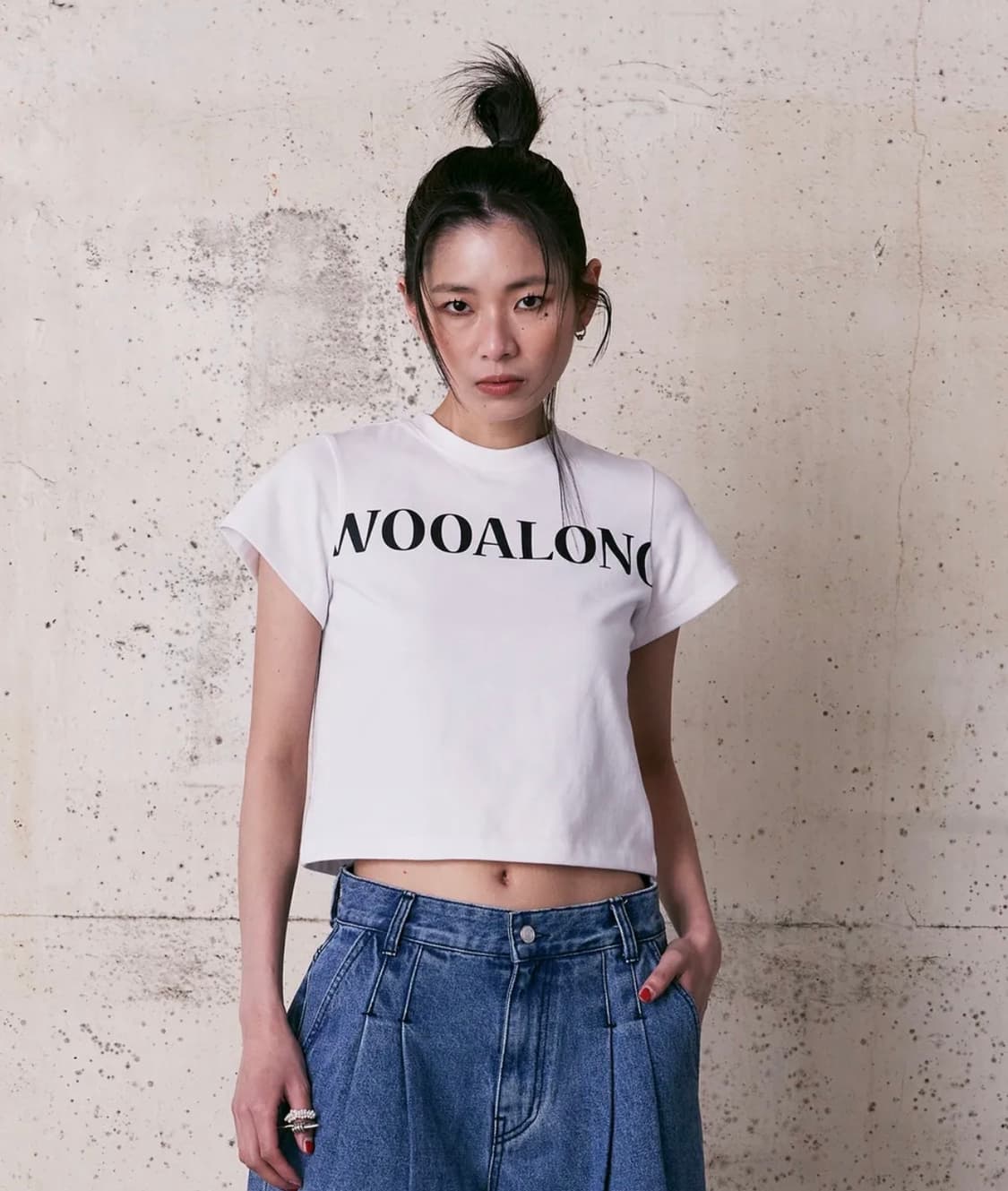 우알롱 Signature lettering slim crop 상품이미지1