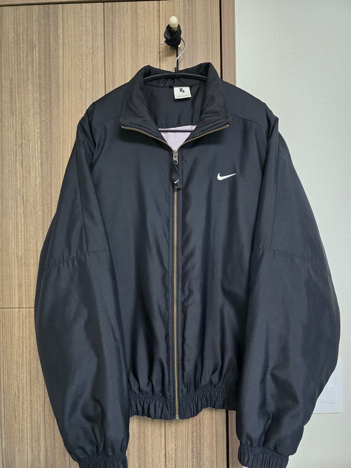 나이키 NRG 솔로 스우시 사틴 봄버 자켓 상품이미지1