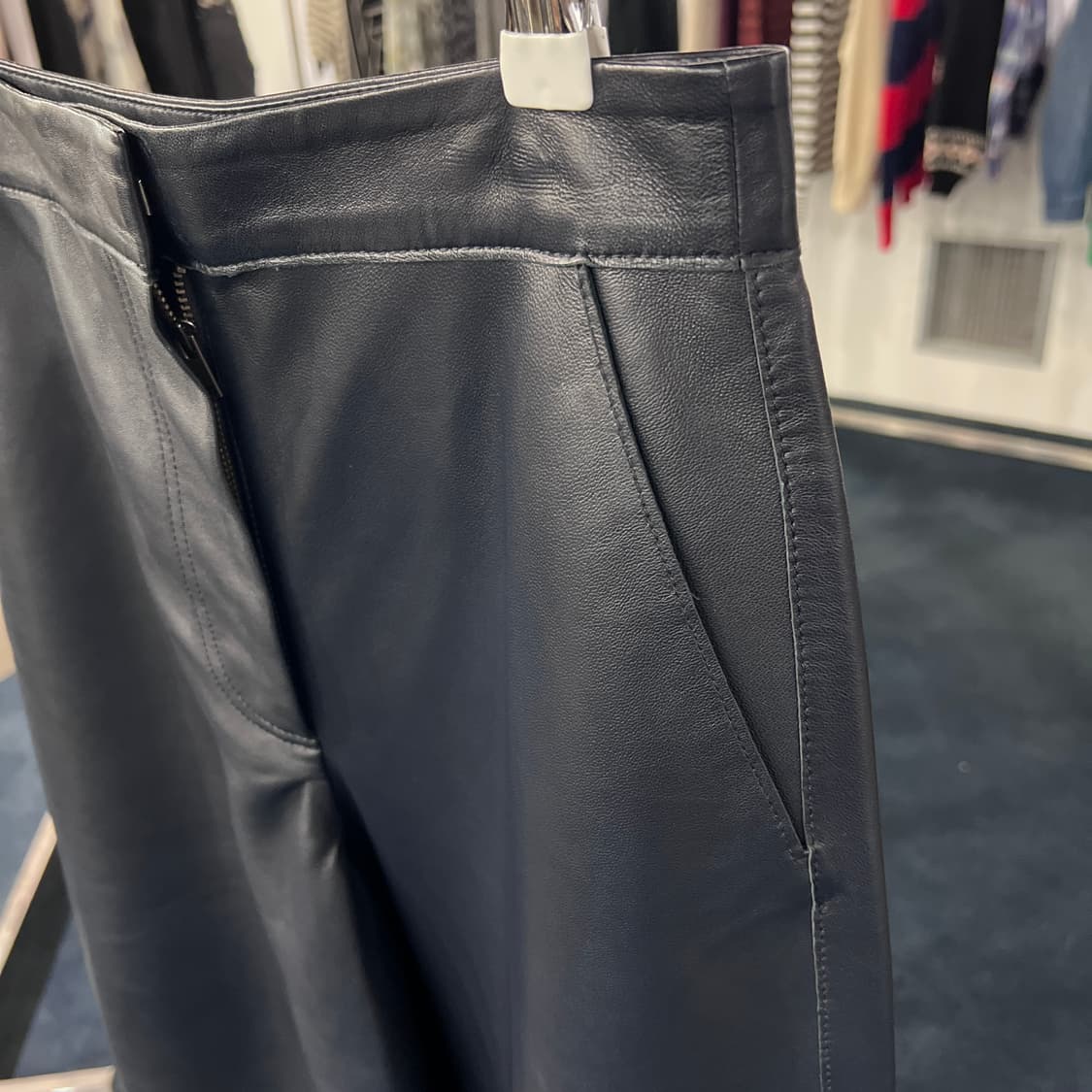 [28] COS 코스 천연 양가죽 와이드팬츠  네이비 상품이미지3