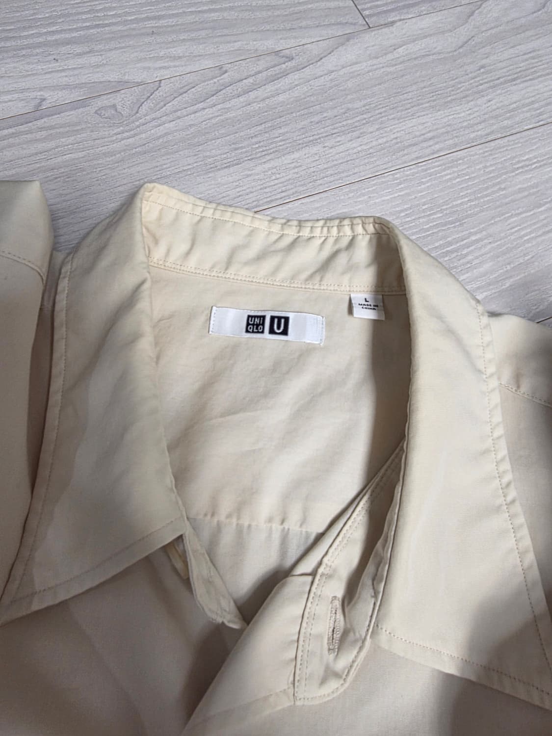 유니클로 U 셔츠 아이보리 색상 L 상품이미지3