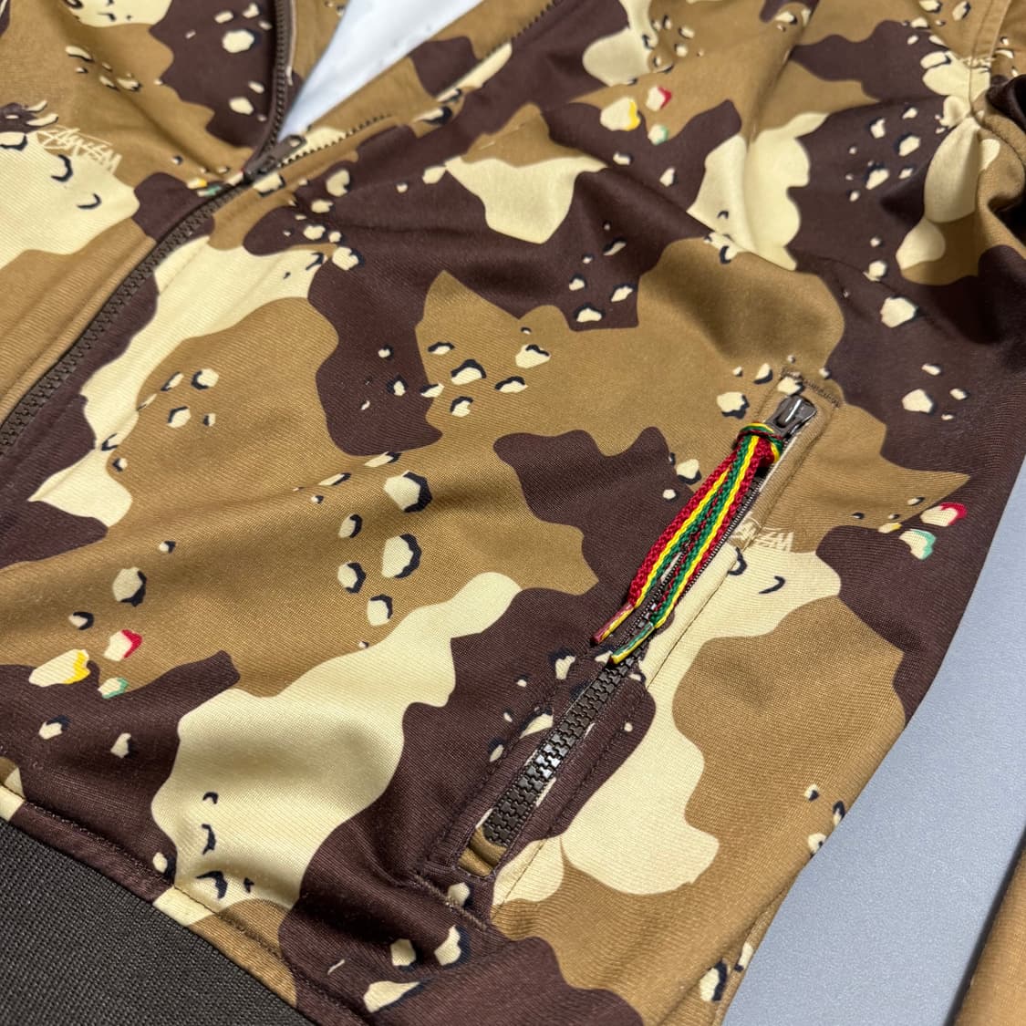 스투시(STUSSY) 브라운 초콜릿칩 카모플라주 폴리에스터 하이넥 트랙탑 상품이미지5