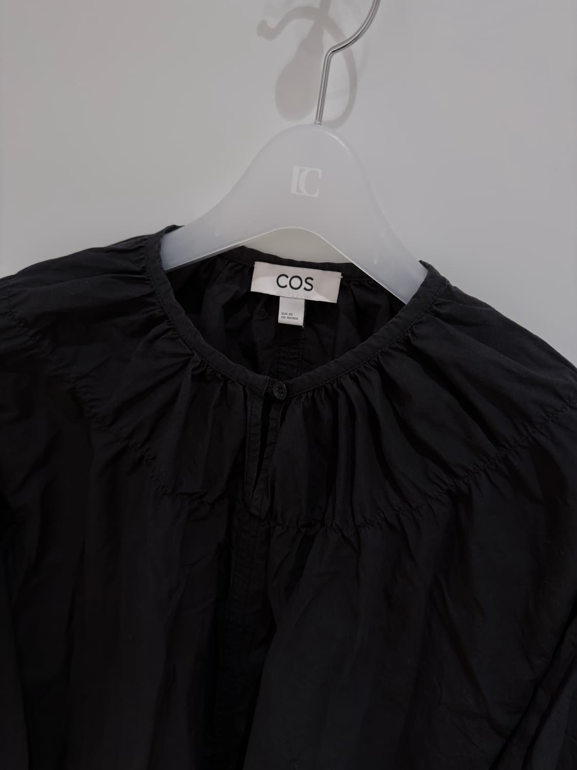 COS 오버사이즈 게더드 미니 드레스 블랙 상품이미지8