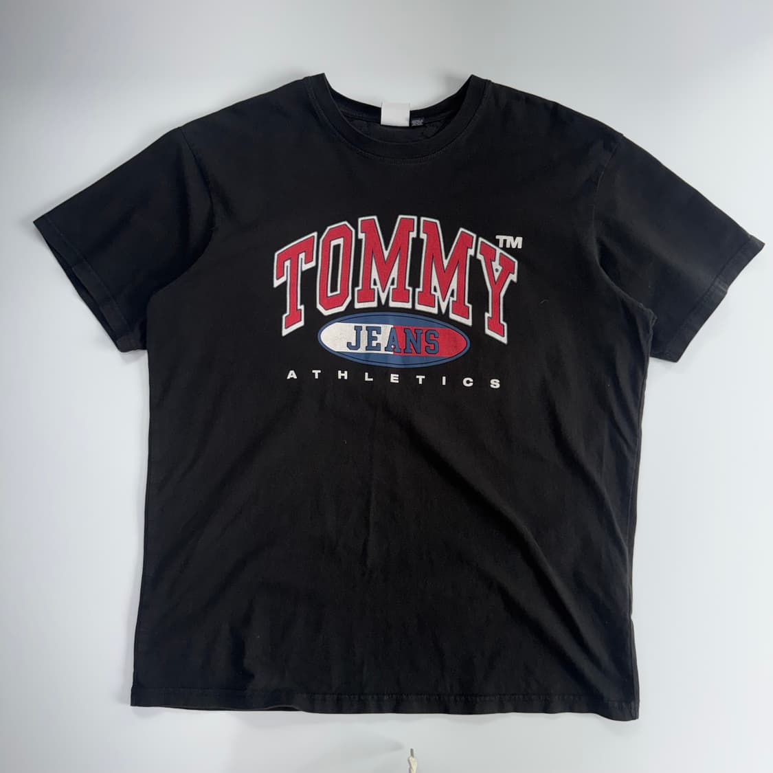 Tommy Hilfiger 타미힐피거 로고 프린팅 블랙 반팔티  상품이미지3