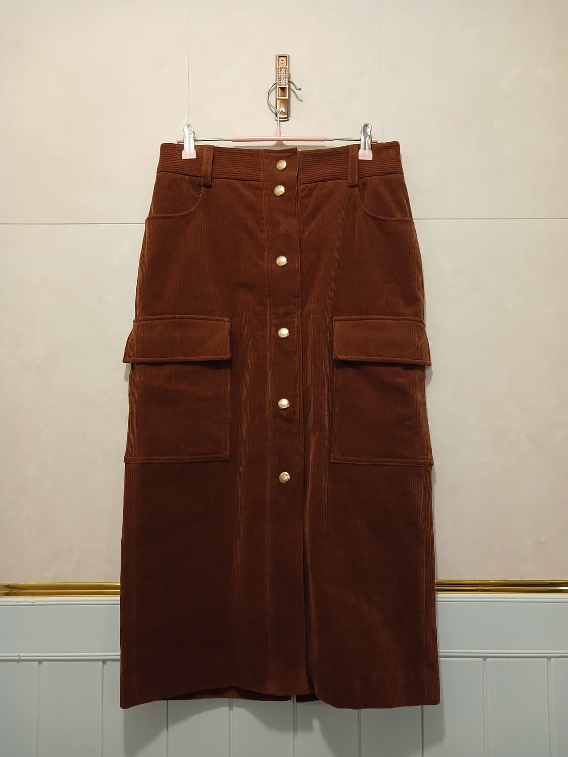 럭키슈에뜨 정품 여성 양쪽 앞트임 골덴 스커트 36 사이즈 상품이미지1