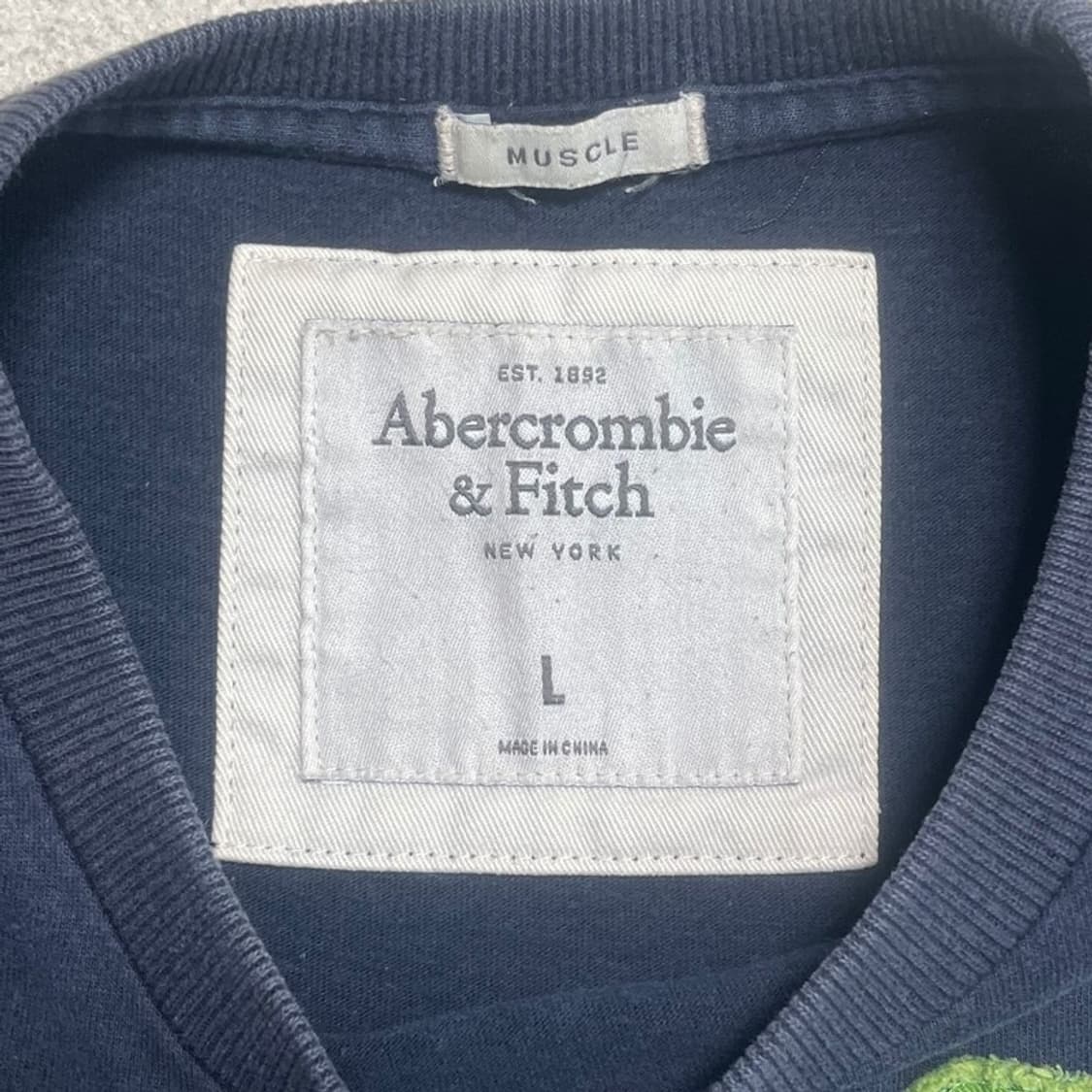 ABERCROMBIE & FITCH 뉴욕 반팔 티 L 상품이미지3