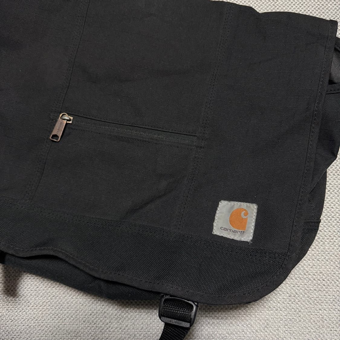 칼하트 블랙 메신저백 크로스백 상품이미지2