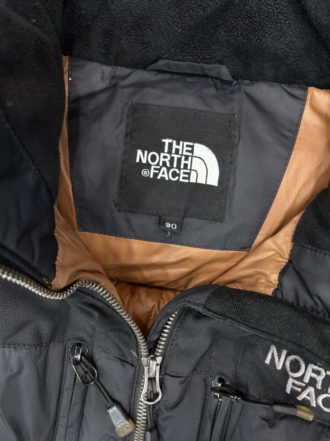 노스페이스 패딩 블랙 상품이미지3