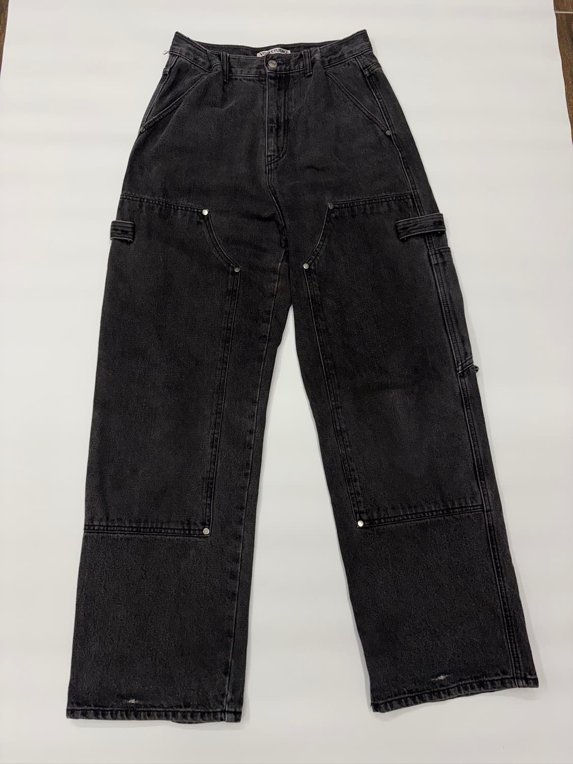 비바스튜디오 워싱 블랙 와이드 카고 더블니 데님 팬츠 상품이미지2