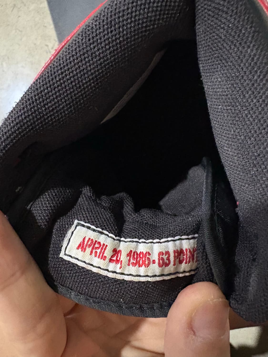 조던1 브레드 미드 63득점 기념 한정 동봉판 상품이미지5