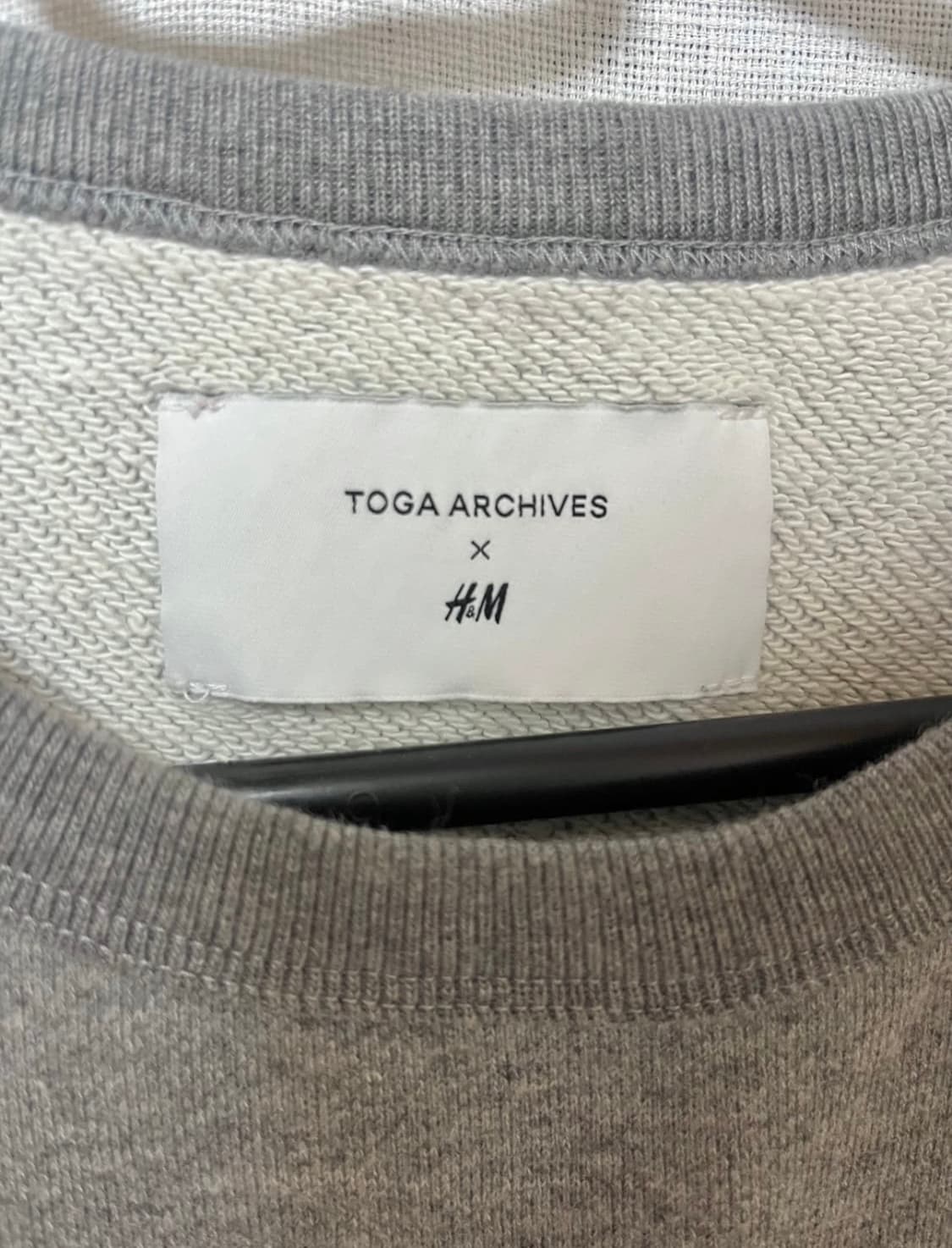 토가 h&m 컷아웃 맨투맨 s사이즈 상품이미지3