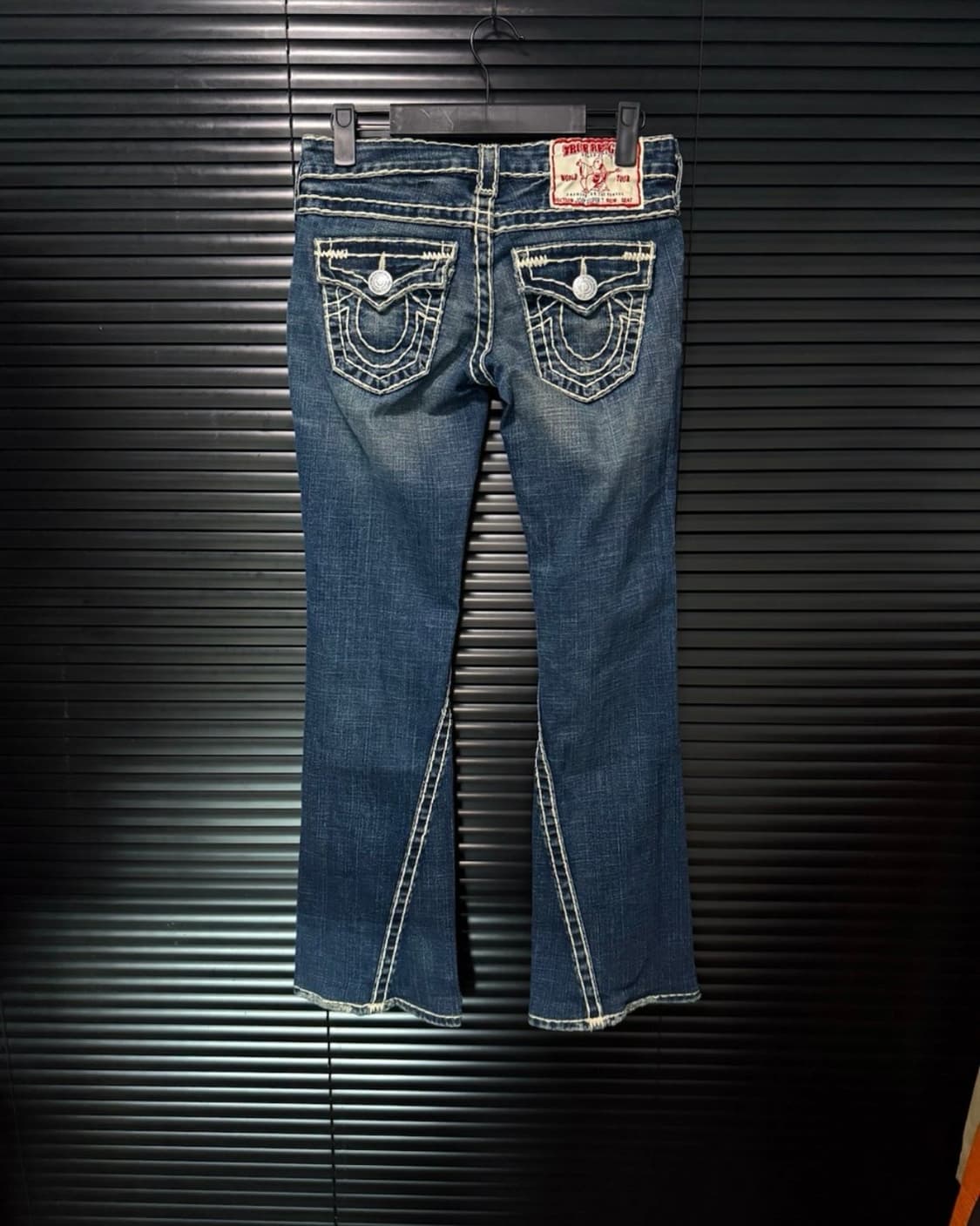 트루릴리젼 트루릴리전 조이 슈퍼 티 워싱 데님 부츠컷 플레어진 26 팬츠 상품이미지5