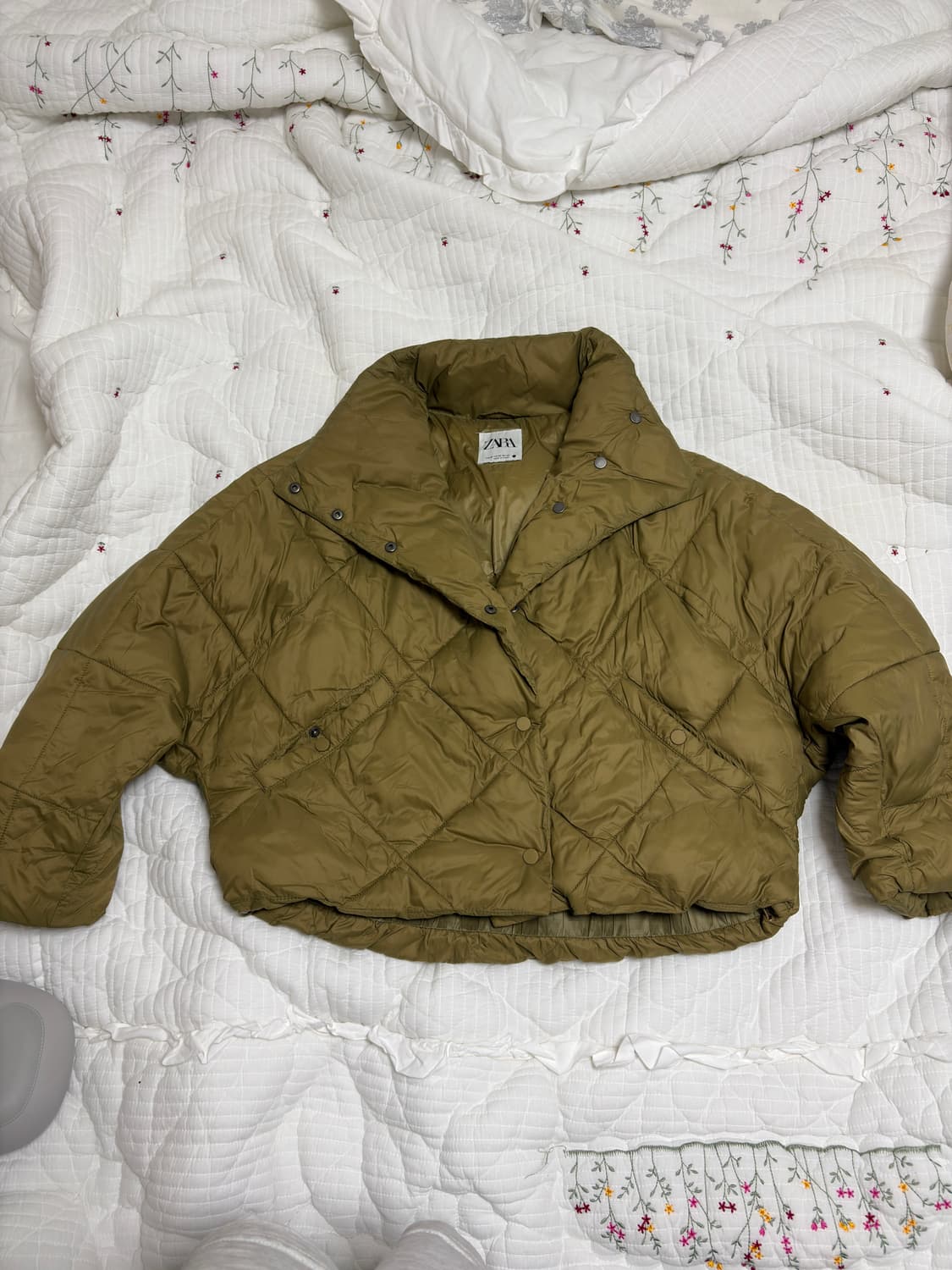 자라 퀄팅 카키 숏패딩 상품이미지1