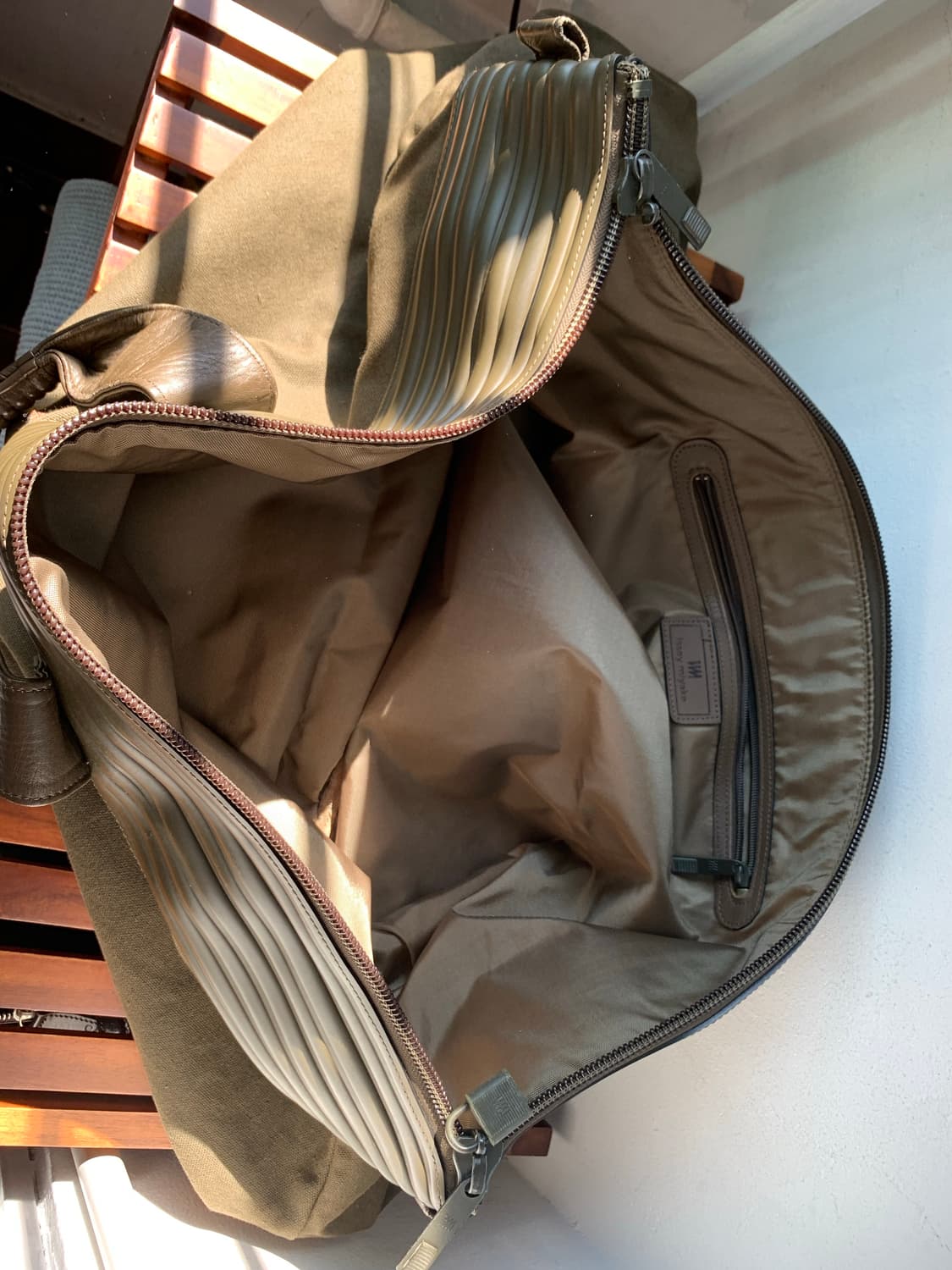 issey miyake 릿지 토트백 카키 상품이미지8