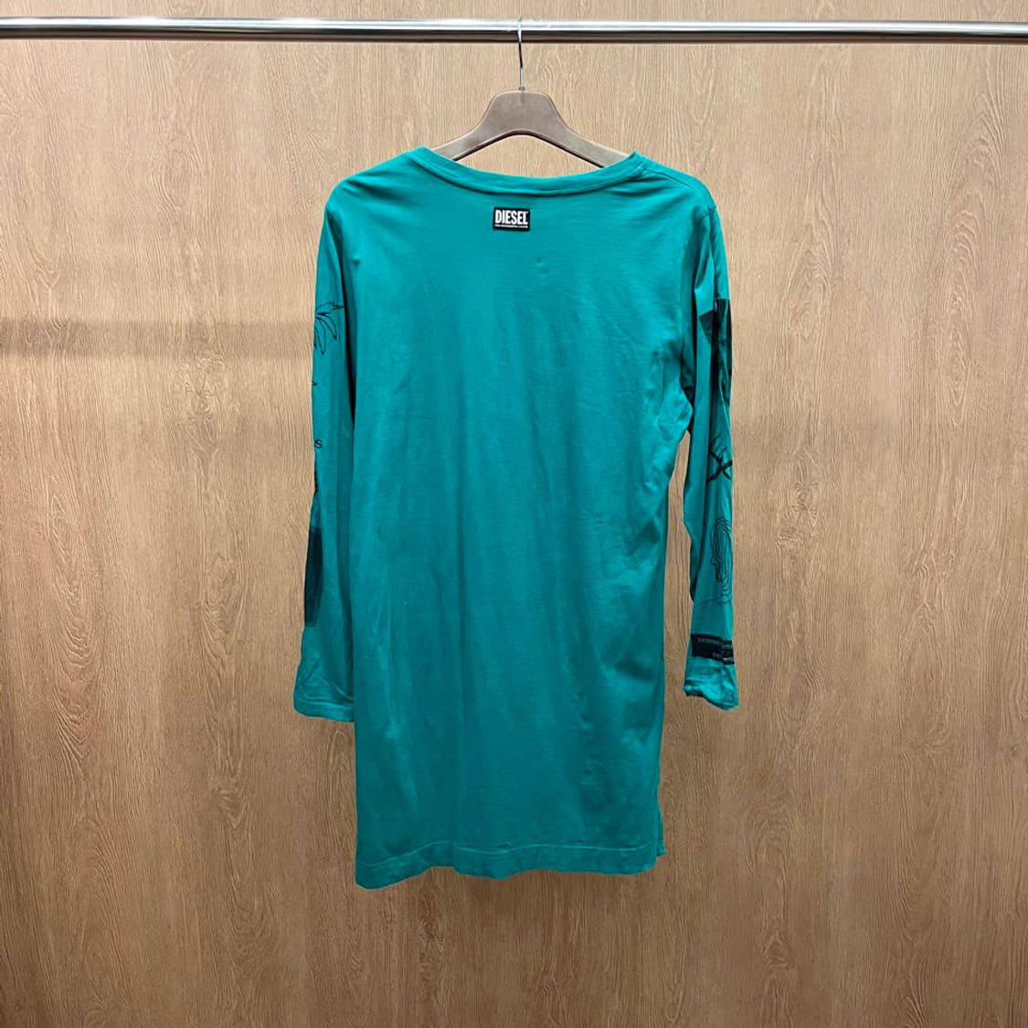 디젤 롱 슬리브 티셔츠 애니멀 레터링 프린팅 사이드 지퍼 디테일 그린 상품이미지3