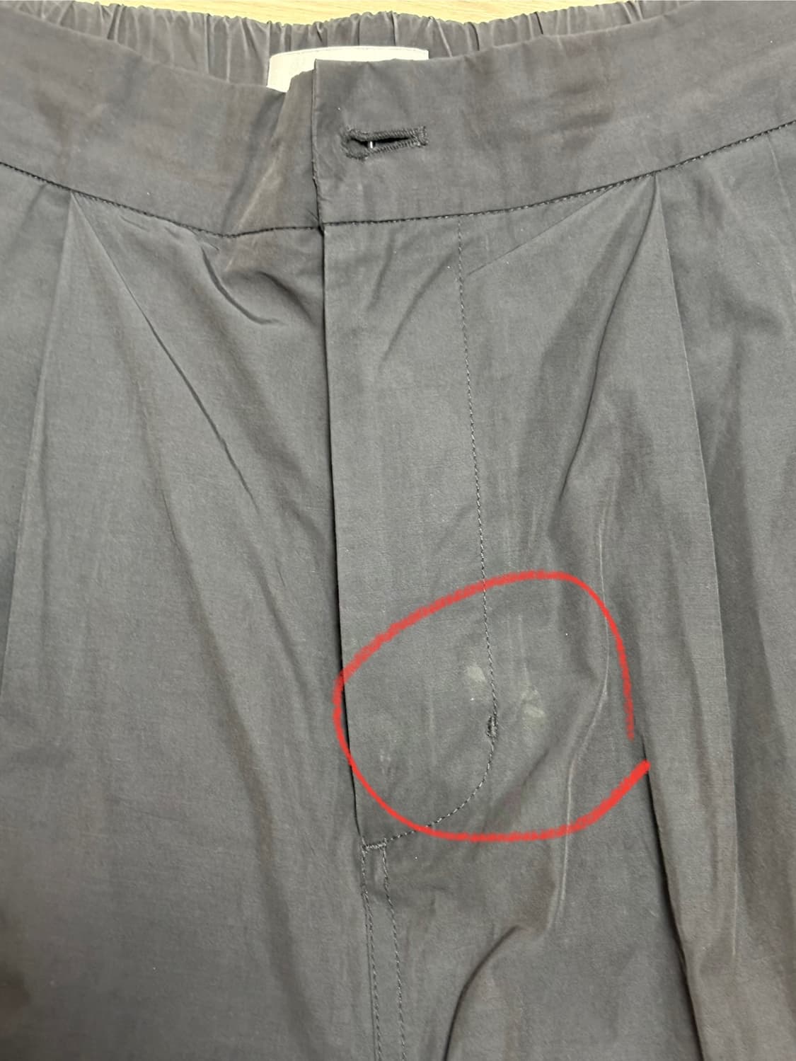 아모멘토 투턱 와이드 버뮤다 쇼츠 차콜 m 상품이미지3